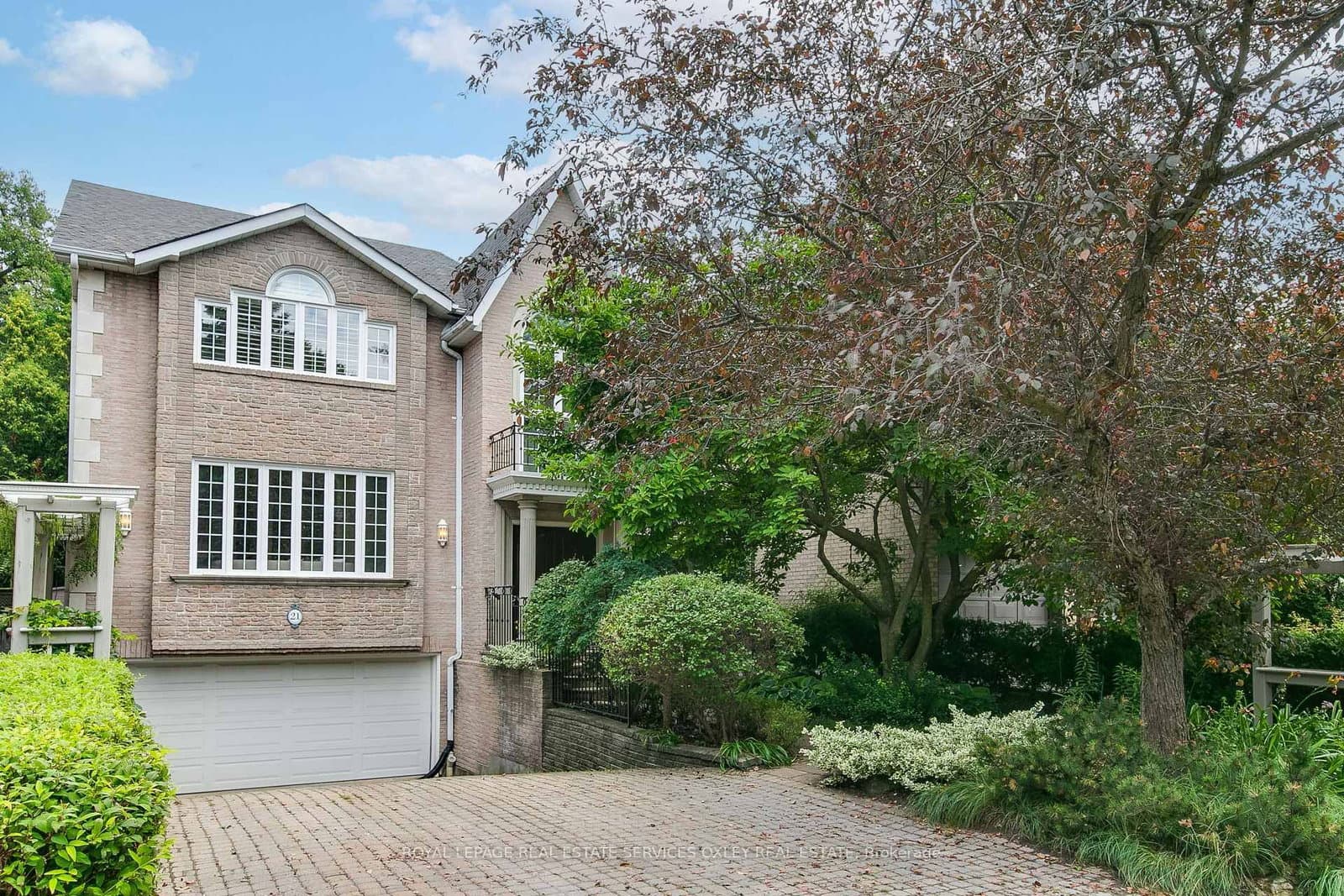 21 Astley Avenue - Image 1