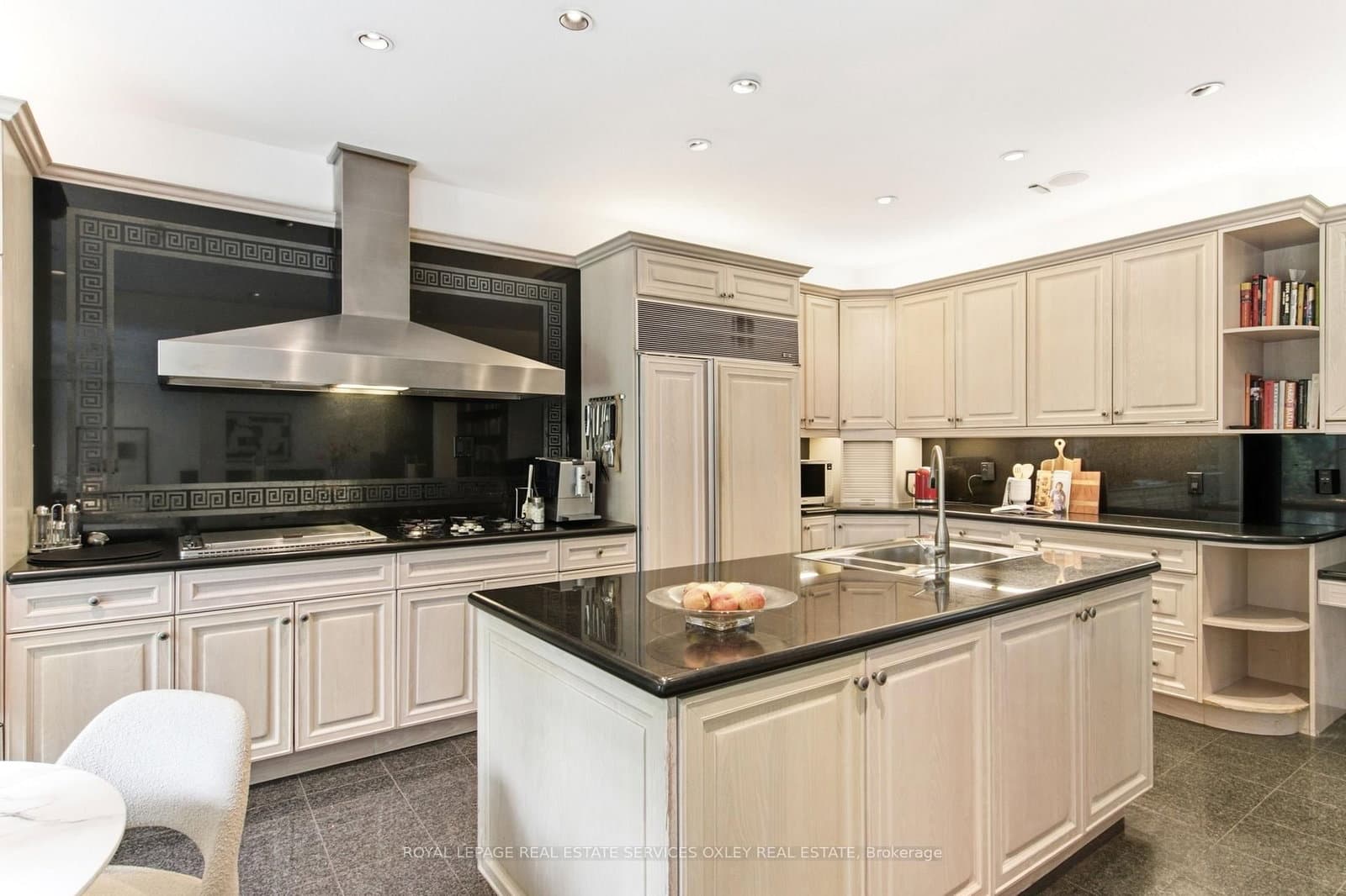 21 Astley Avenue thumbnail 11