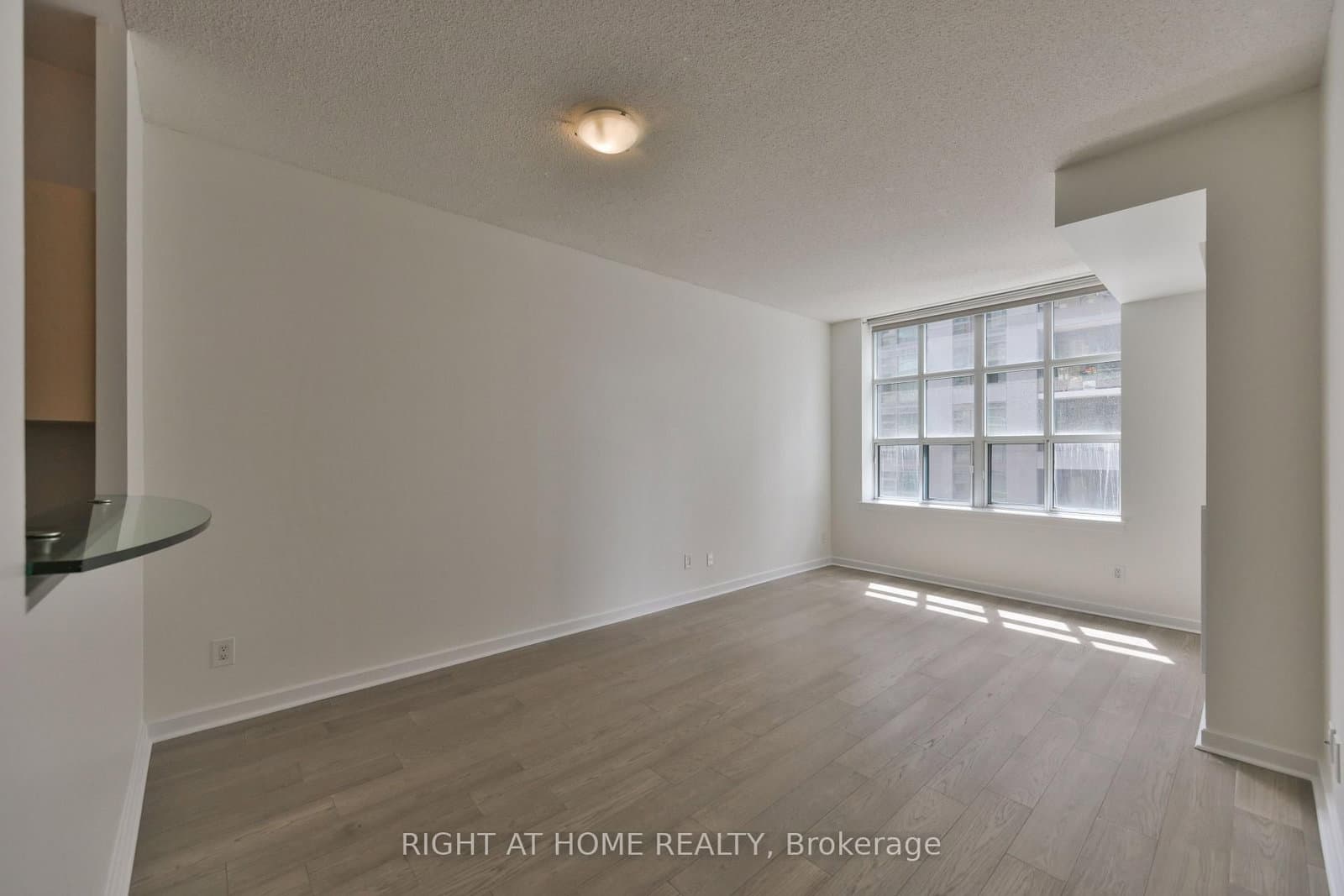 438 Richmond Street W, Unit 621 thumbnail 2