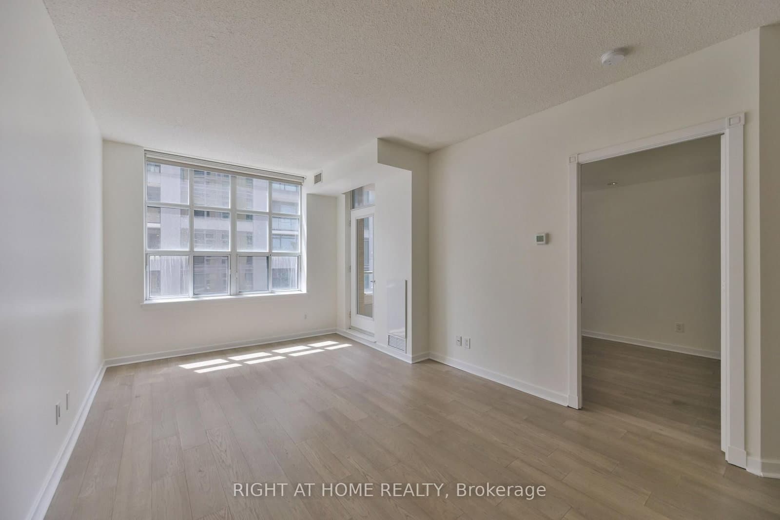 438 Richmond Street W, Unit 621 thumbnail 3