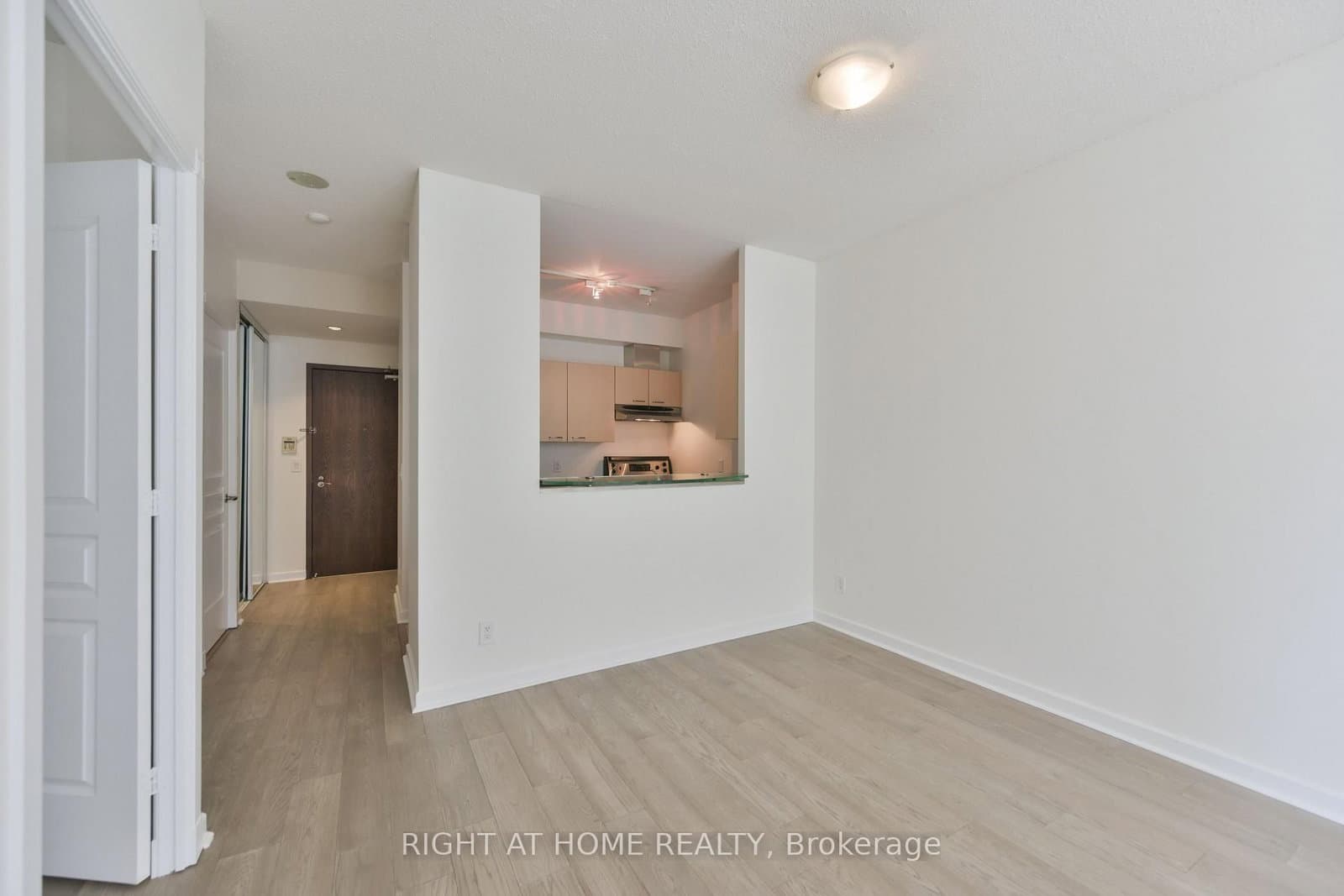 438 Richmond Street W, Unit 621 thumbnail 4