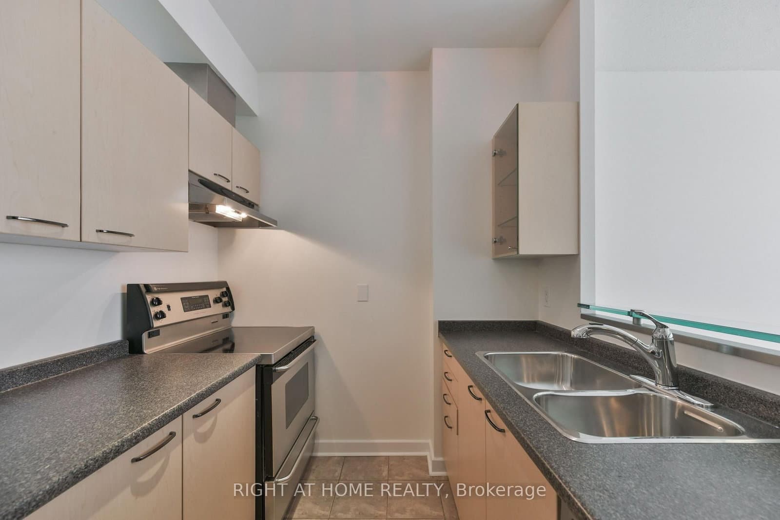 438 Richmond Street W, Unit 621 thumbnail 6