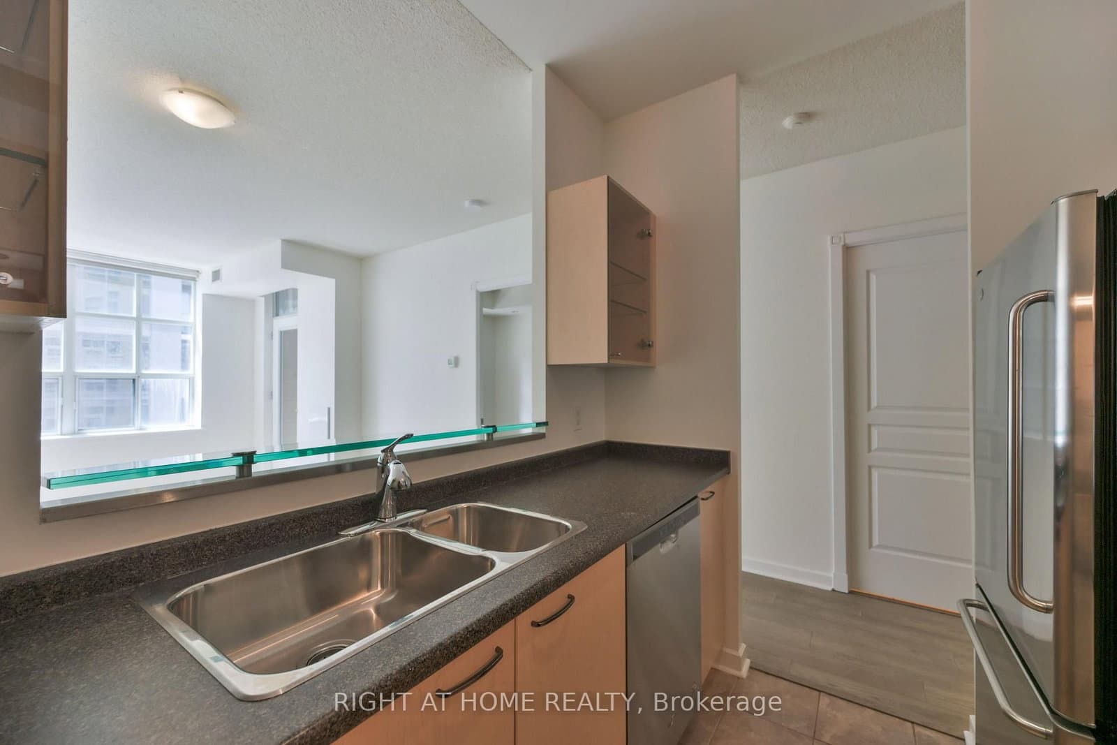 438 Richmond Street W, Unit 621 thumbnail 7