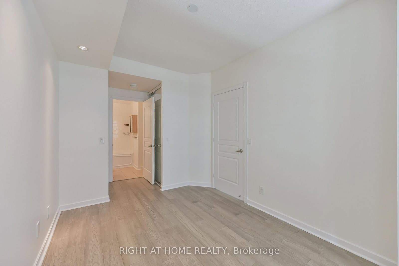 438 Richmond Street W, Unit 621 thumbnail 9