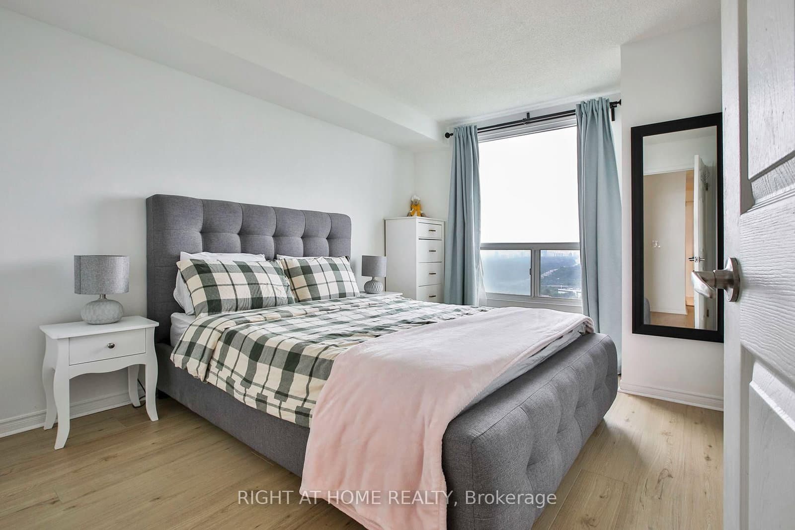 7 Concorde Place, Unit 2212 thumbnail 17