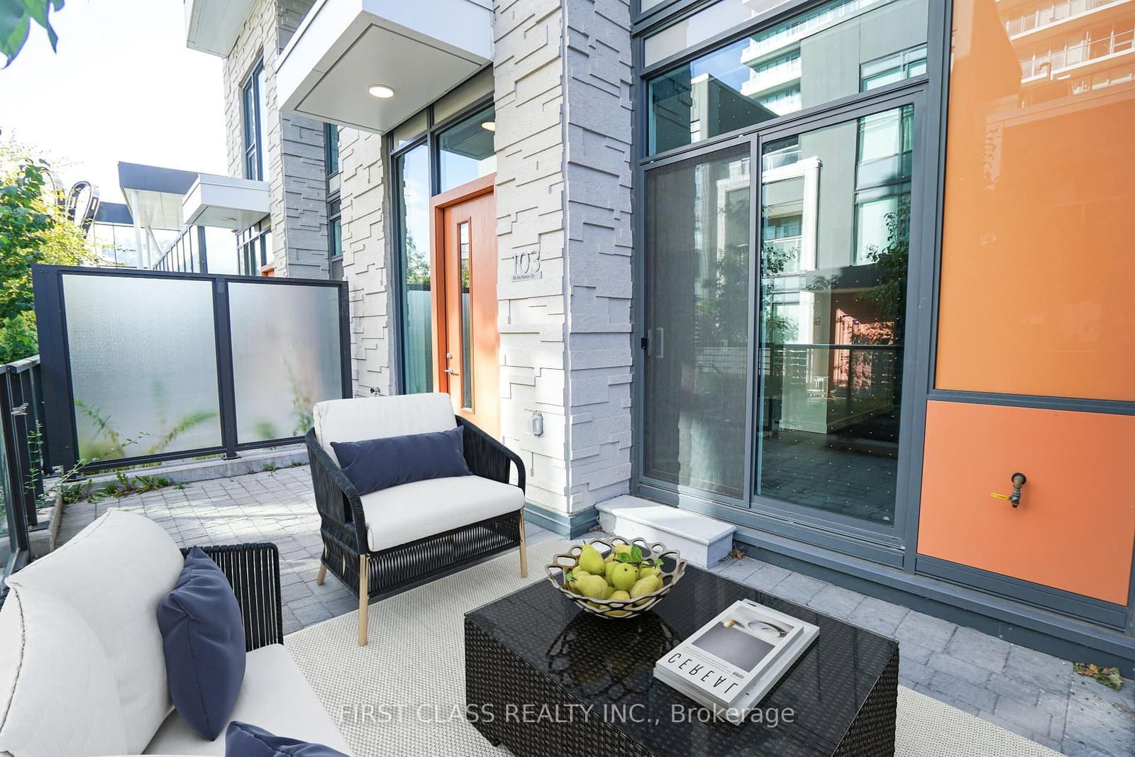 95 Mcmahon Drive, Unit TH103