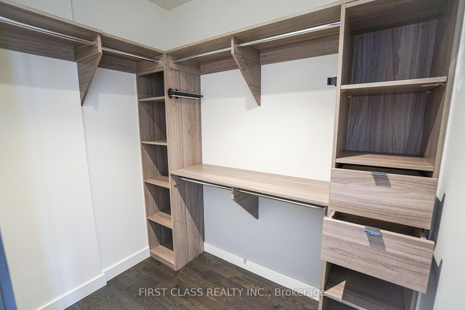 95 Mcmahon Drive, Unit TH103 thumbnail 12