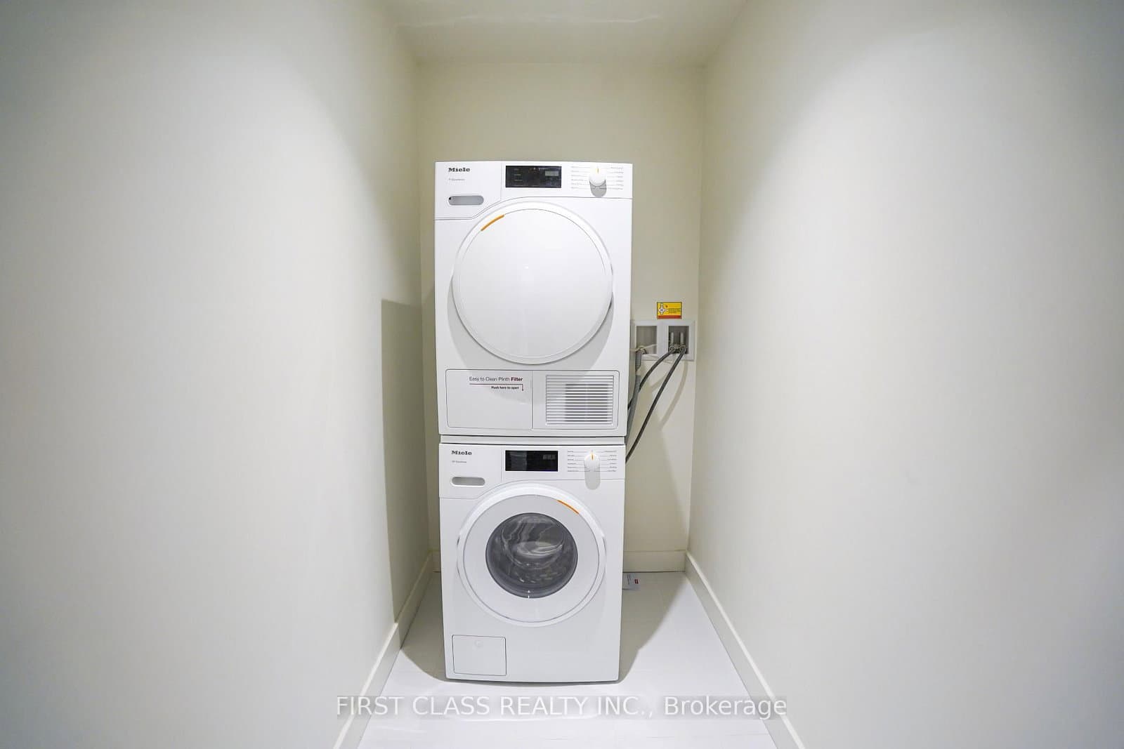 95 Mcmahon Drive, Unit TH103 thumbnail 17