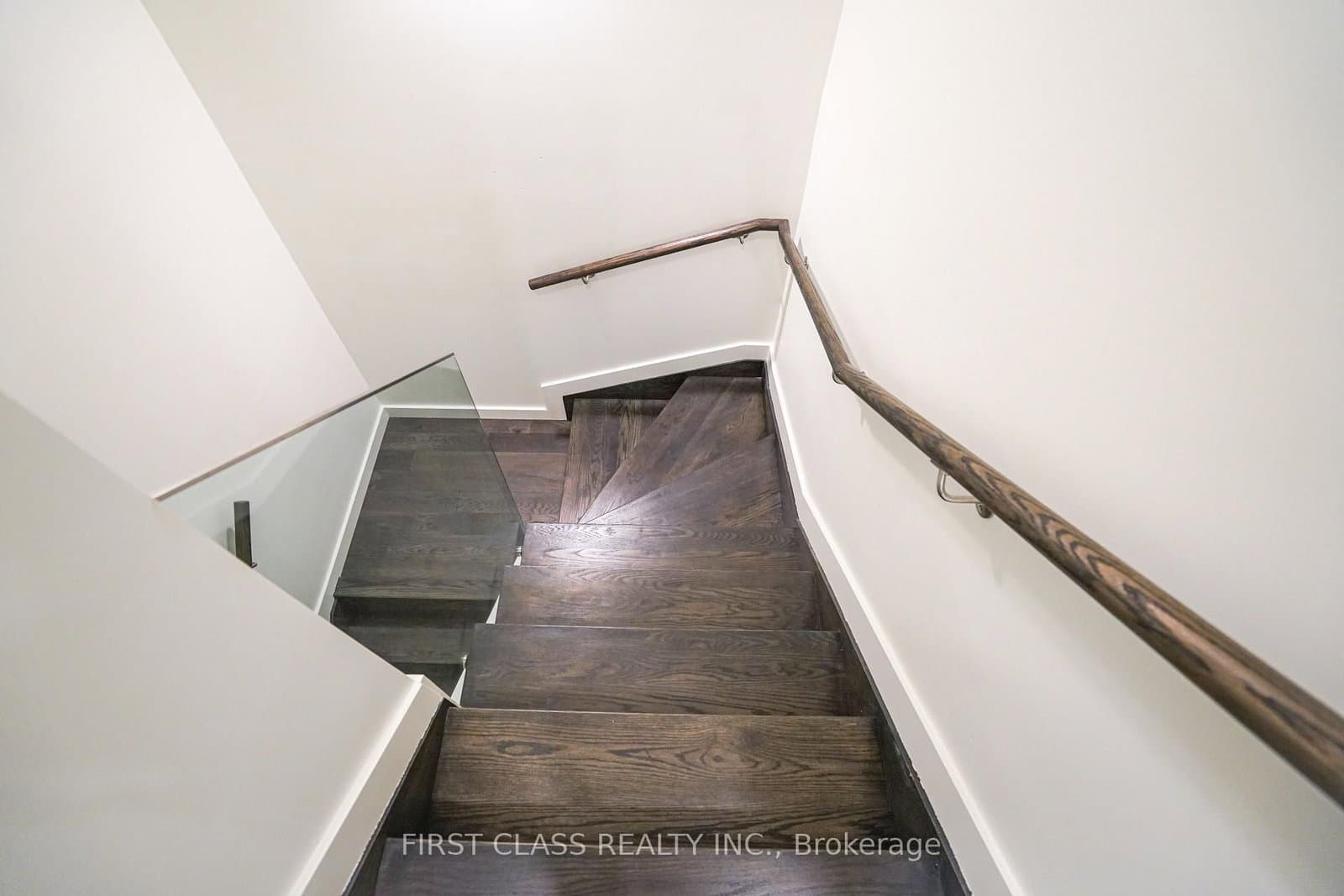 95 Mcmahon Drive, Unit TH103 thumbnail 9
