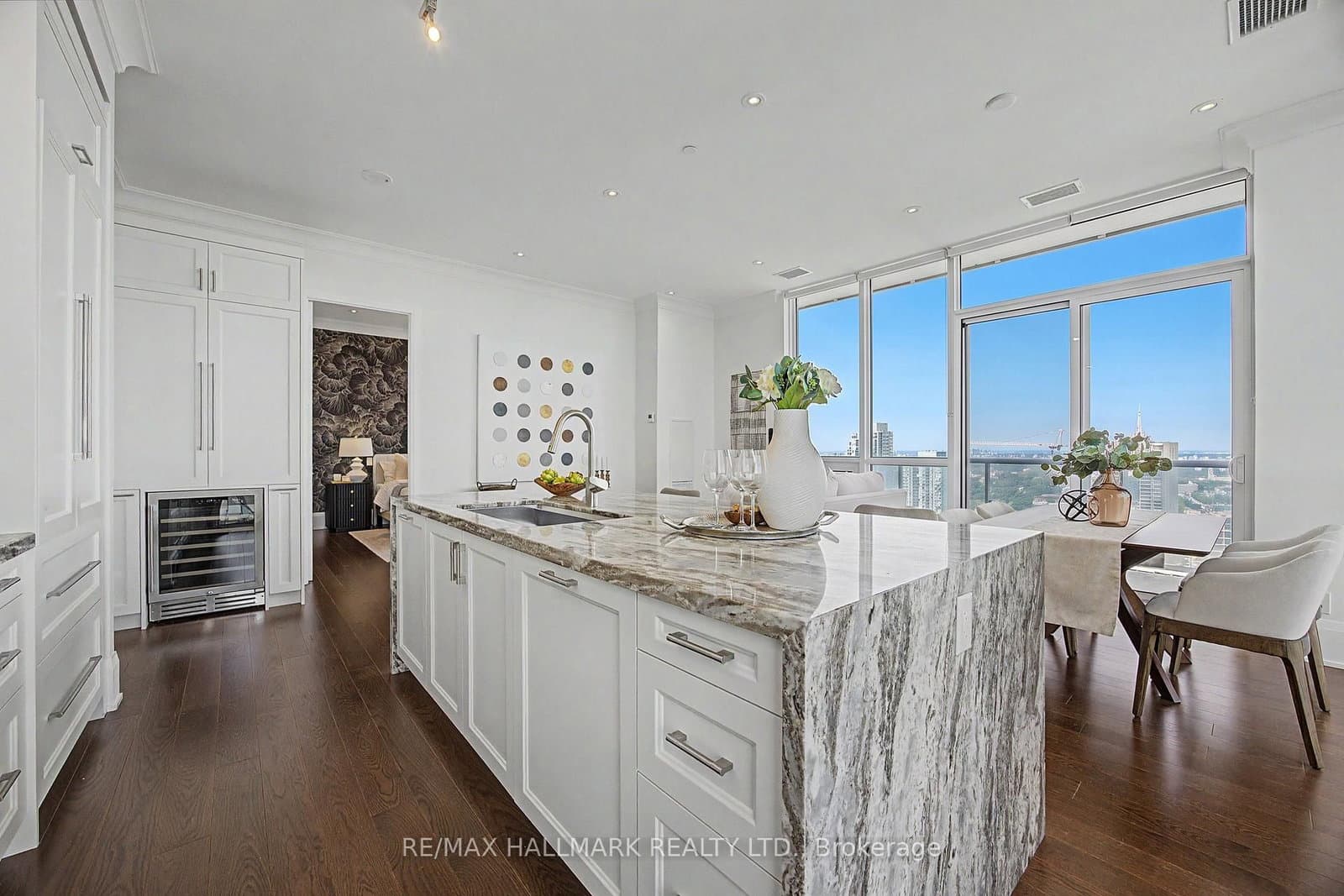 101 Erskine Avenue, Unit PH15 thumbnail 14