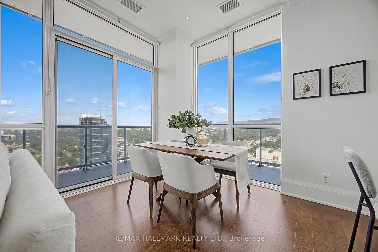 101 Erskine Avenue, Unit PH15 thumbnail 18