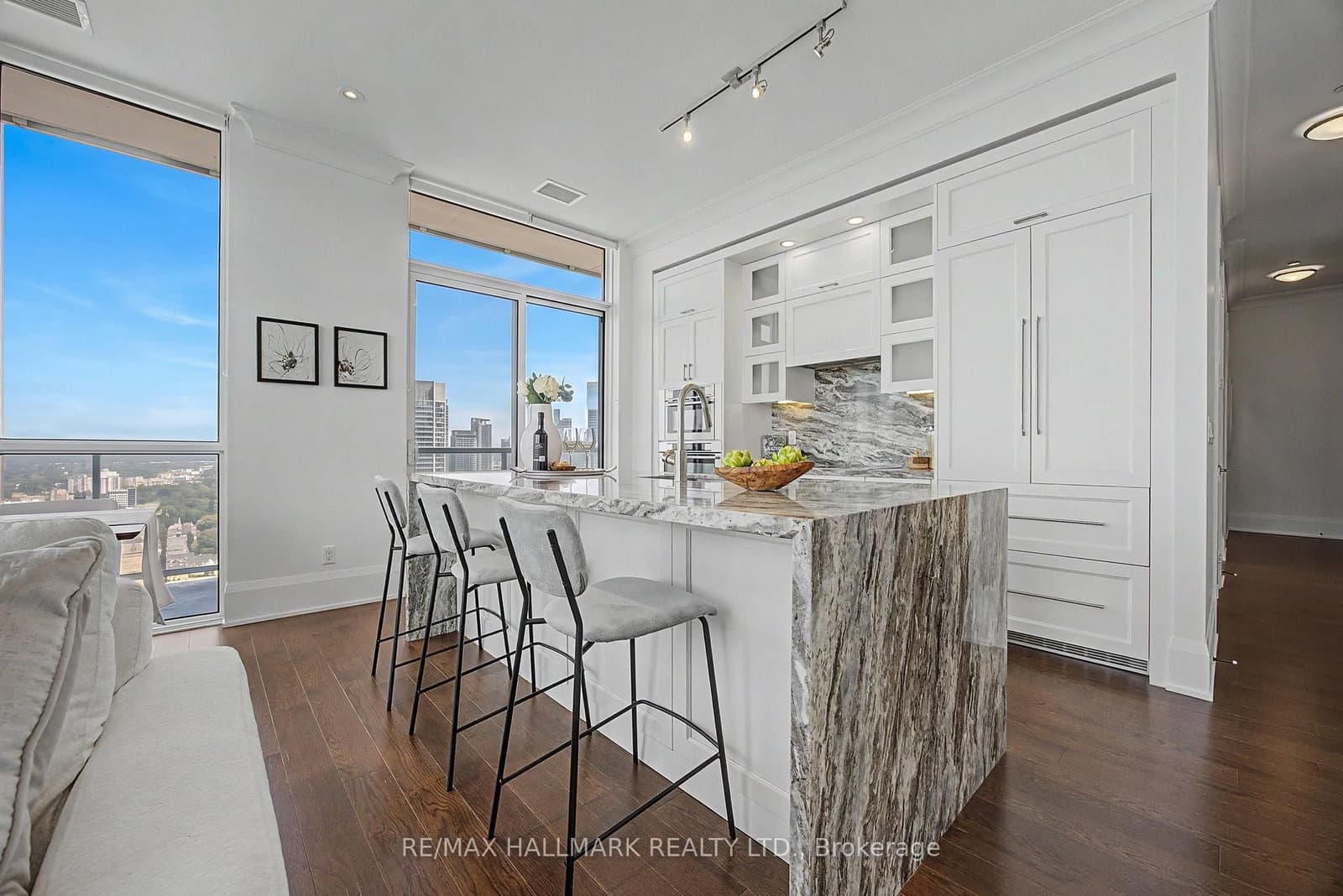 101 Erskine Avenue, Unit PH15 thumbnail 19