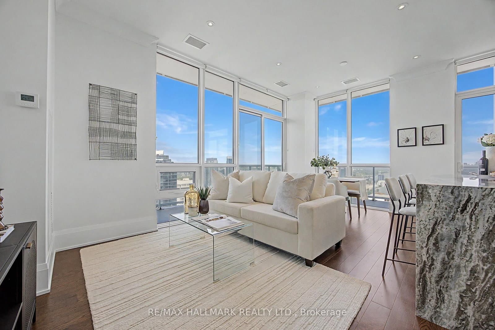 101 Erskine Avenue, Unit PH15 thumbnail 20