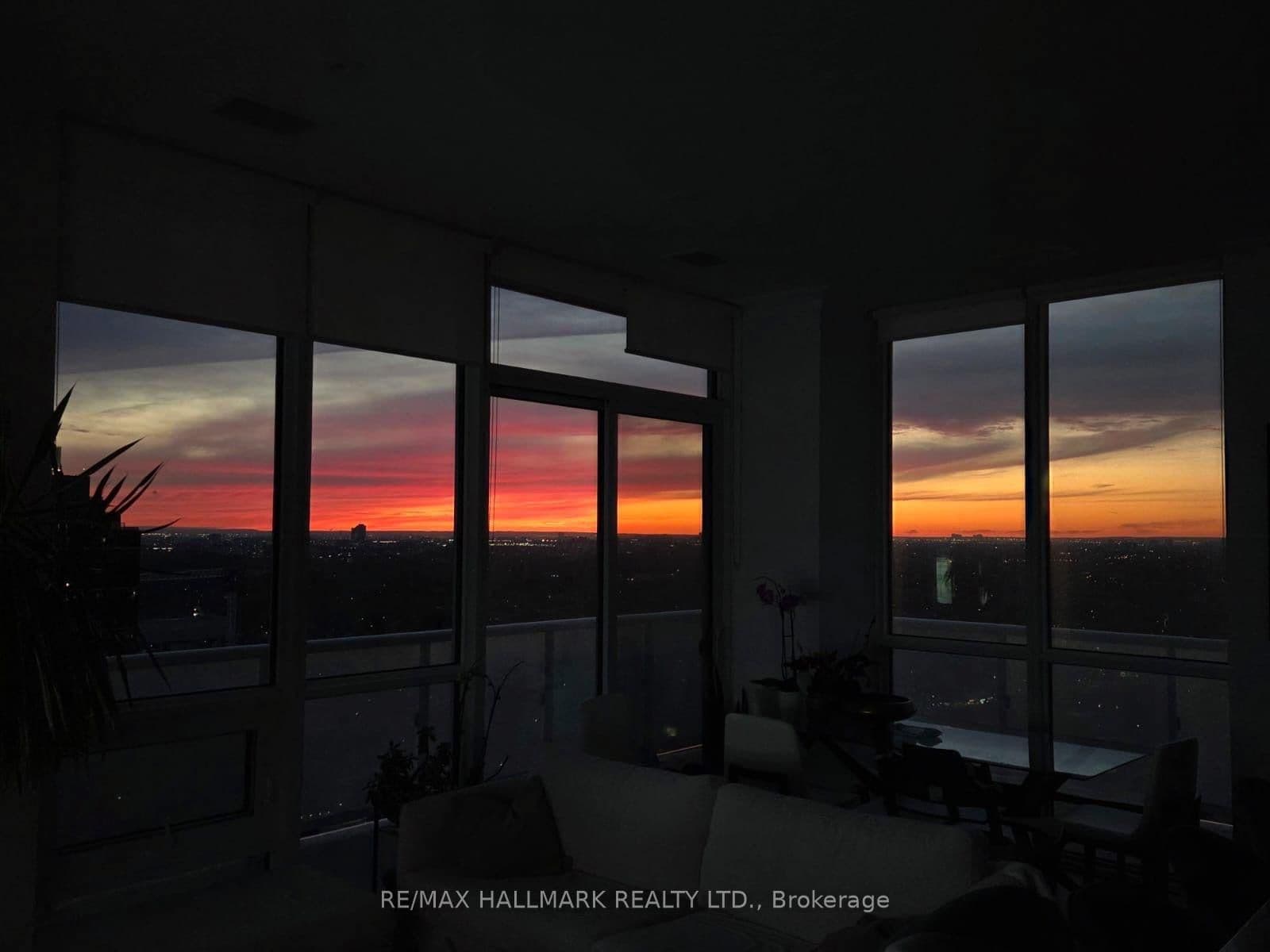 101 Erskine Avenue, Unit PH15 thumbnail 21
