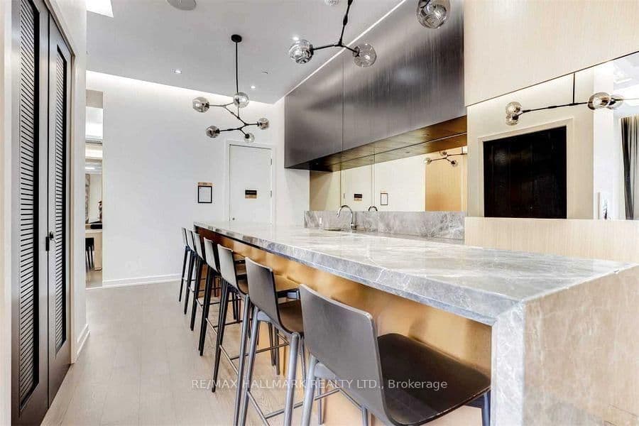 101 Erskine Avenue, Unit PH15 thumbnail 40