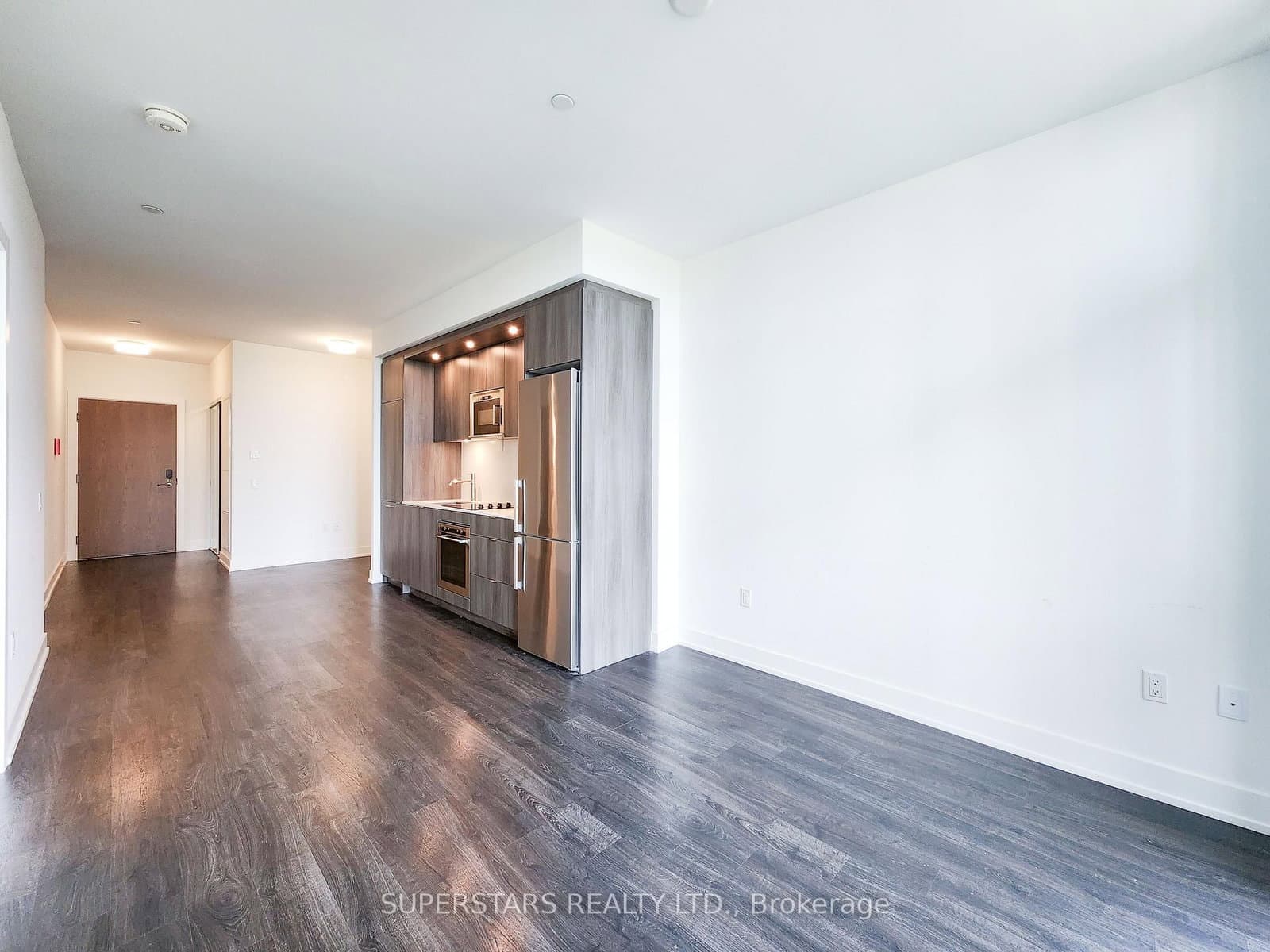 20 Inn On The Park Drive, Unit 645 thumbnail 2