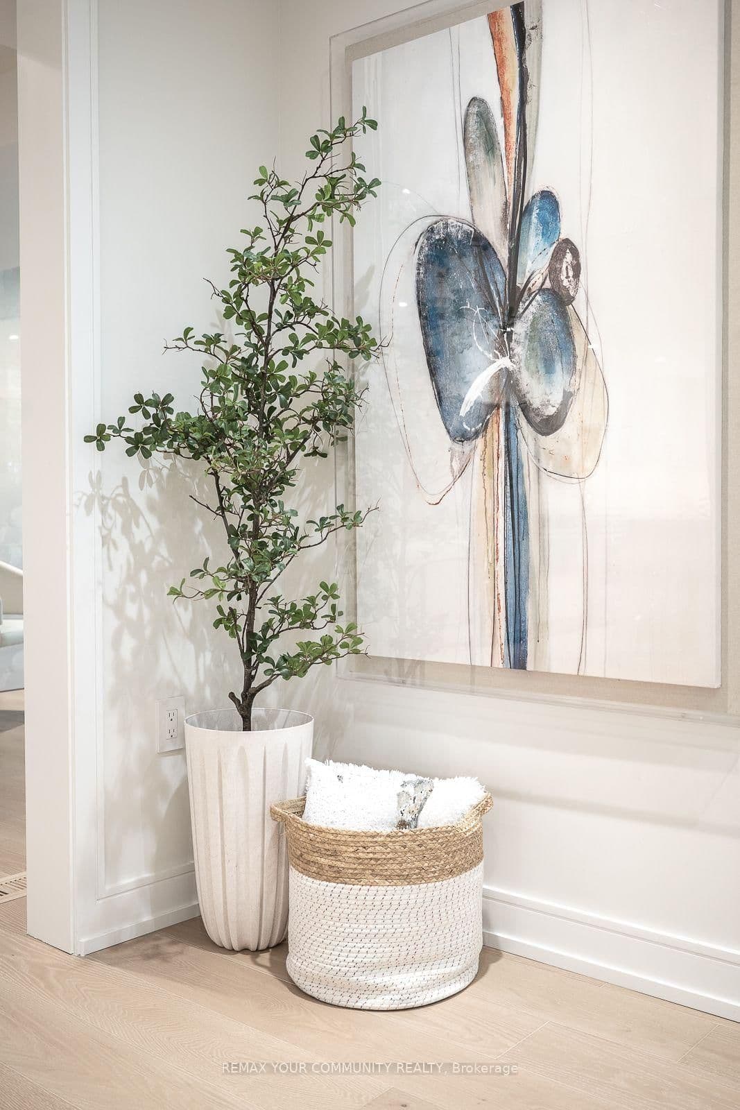 354 Bessborough Drive thumbnail 10
