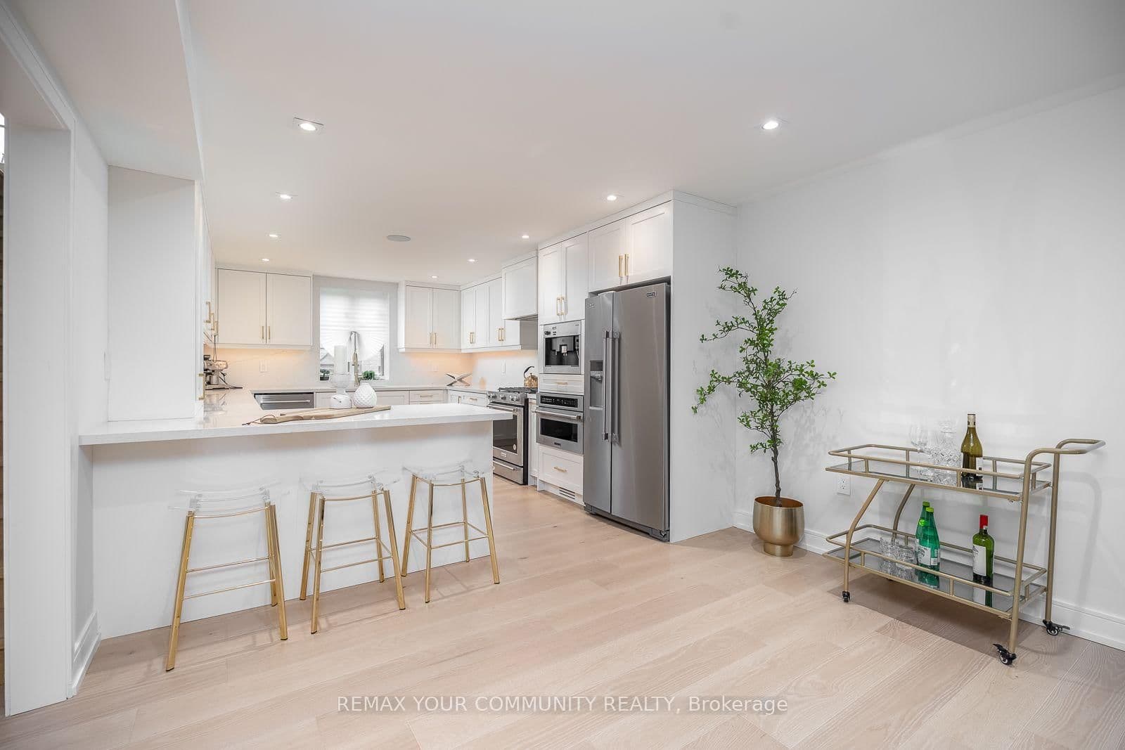 354 Bessborough Drive thumbnail 11