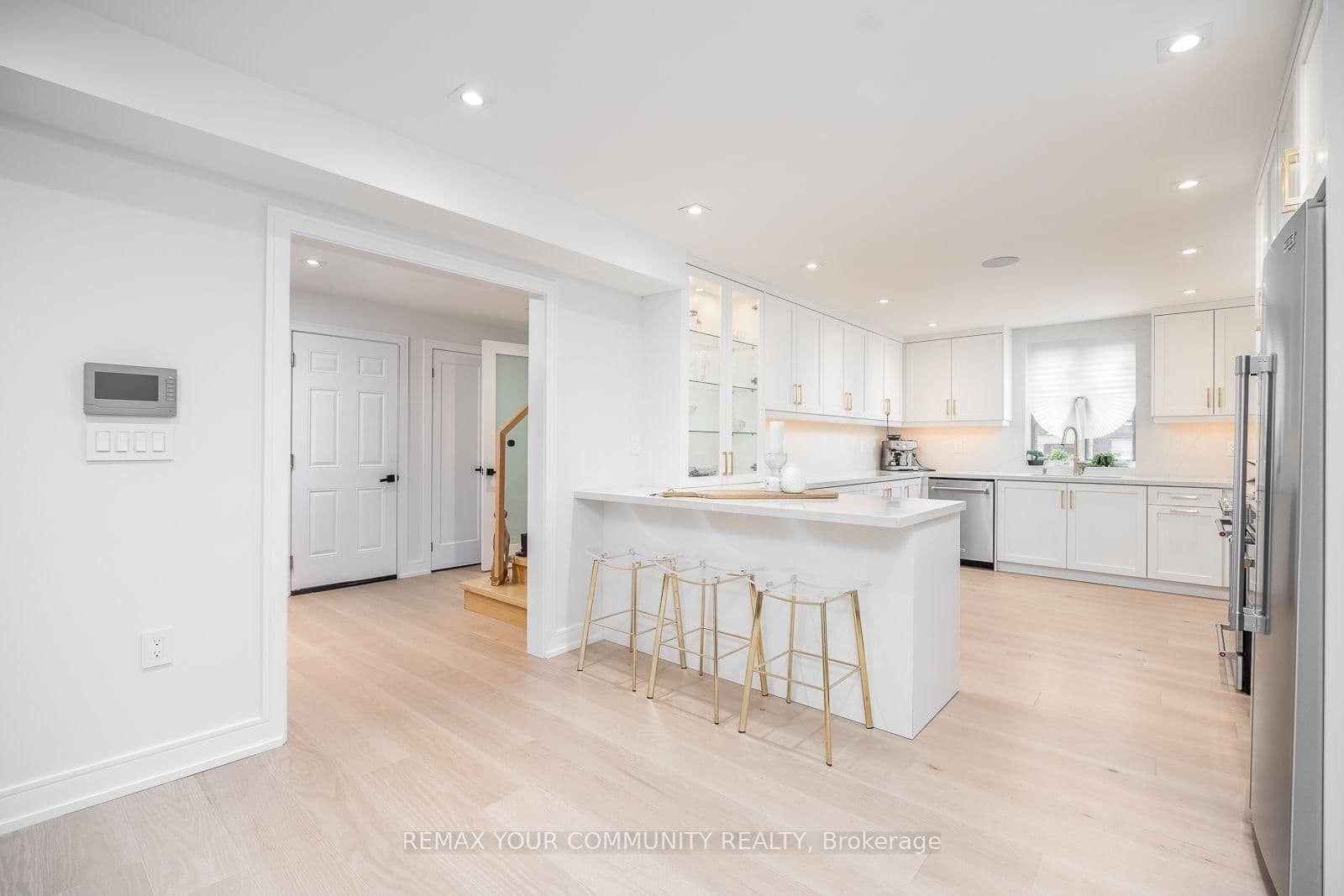 354 Bessborough Drive thumbnail 12