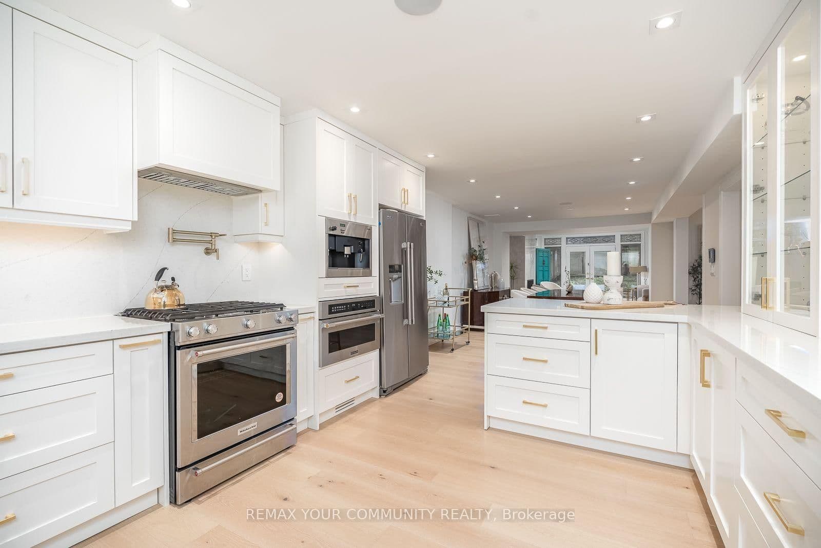 354 Bessborough Drive thumbnail 14