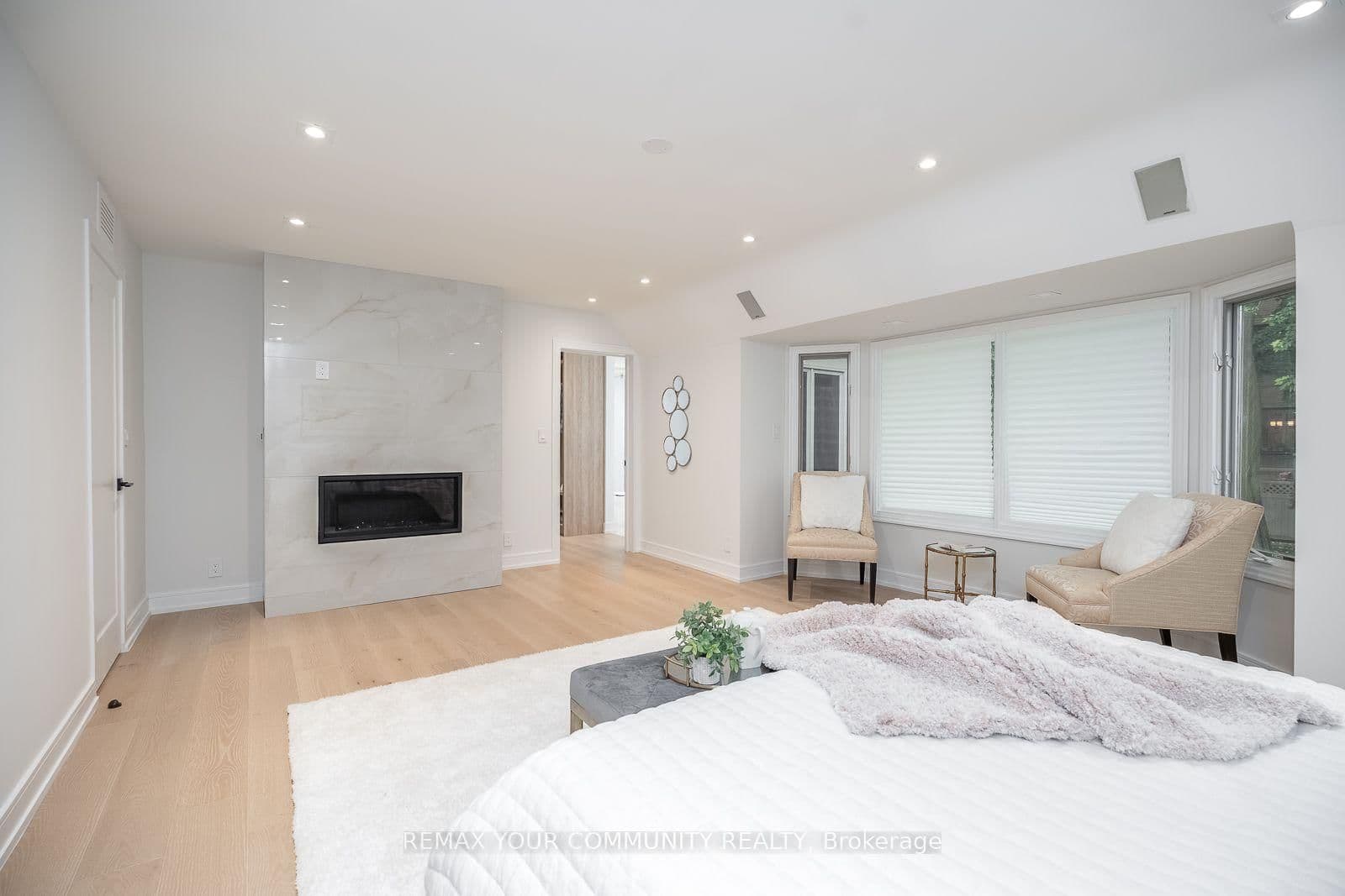 354 Bessborough Drive thumbnail 26