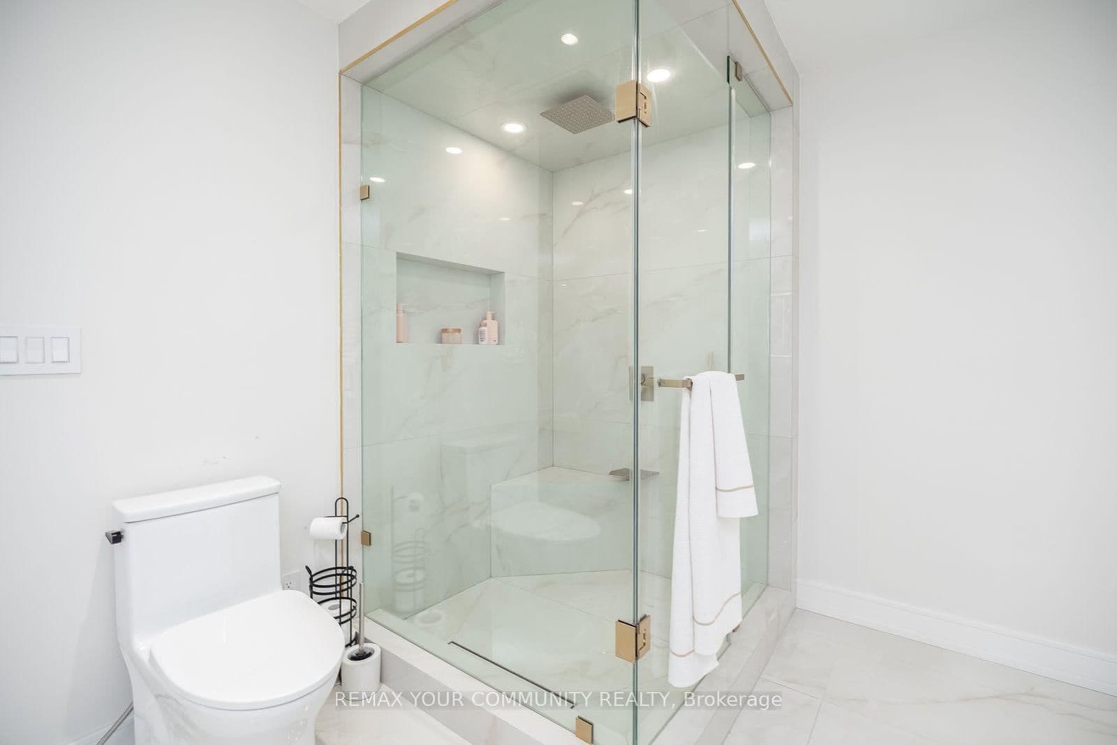 354 Bessborough Drive thumbnail 32