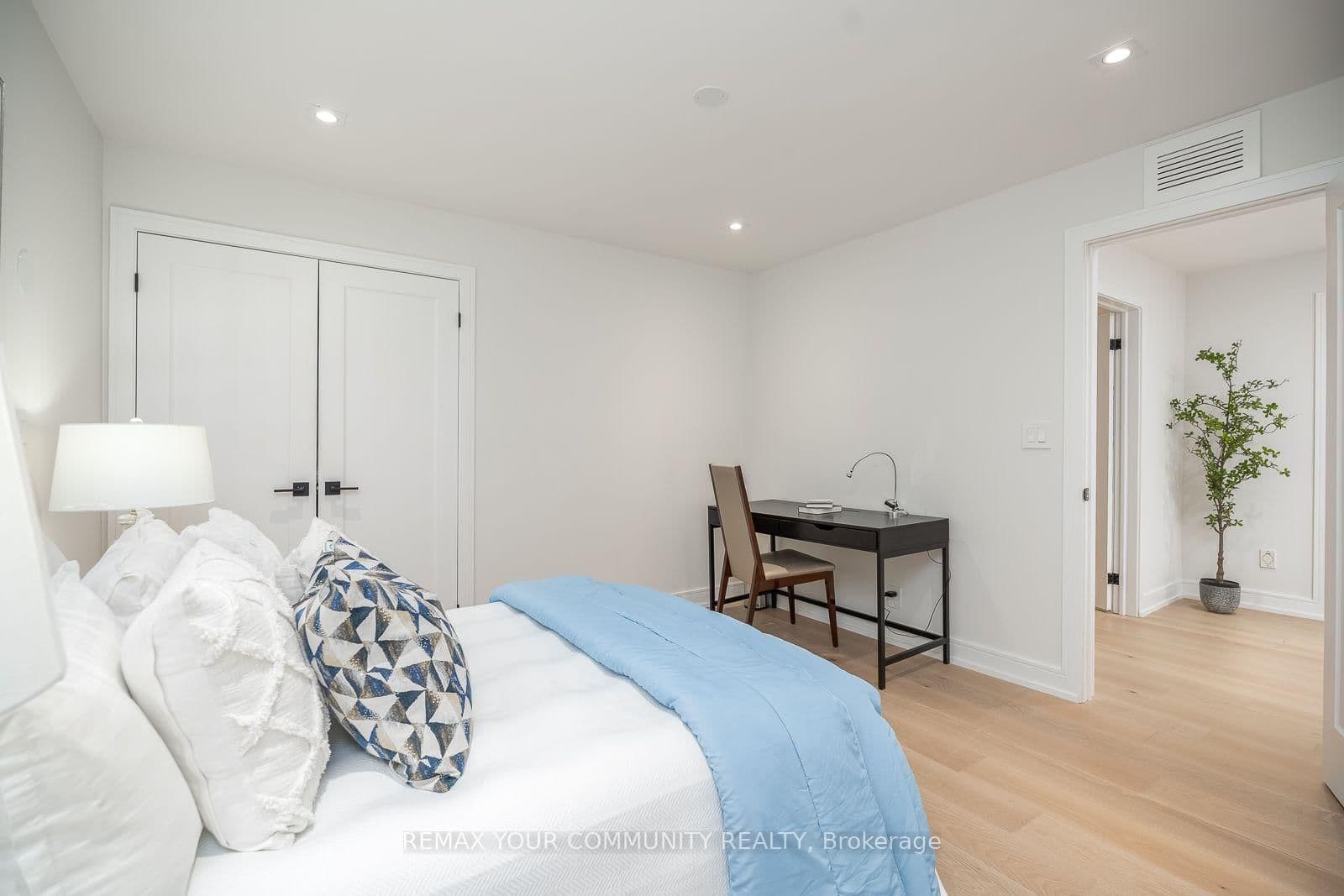 354 Bessborough Drive thumbnail 34