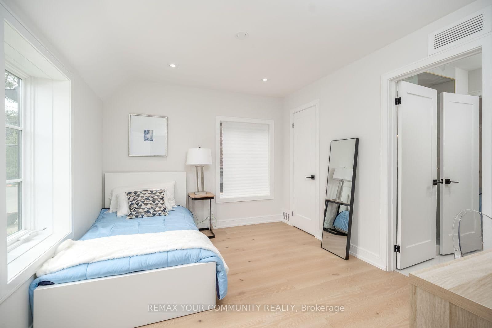 354 Bessborough Drive thumbnail 36