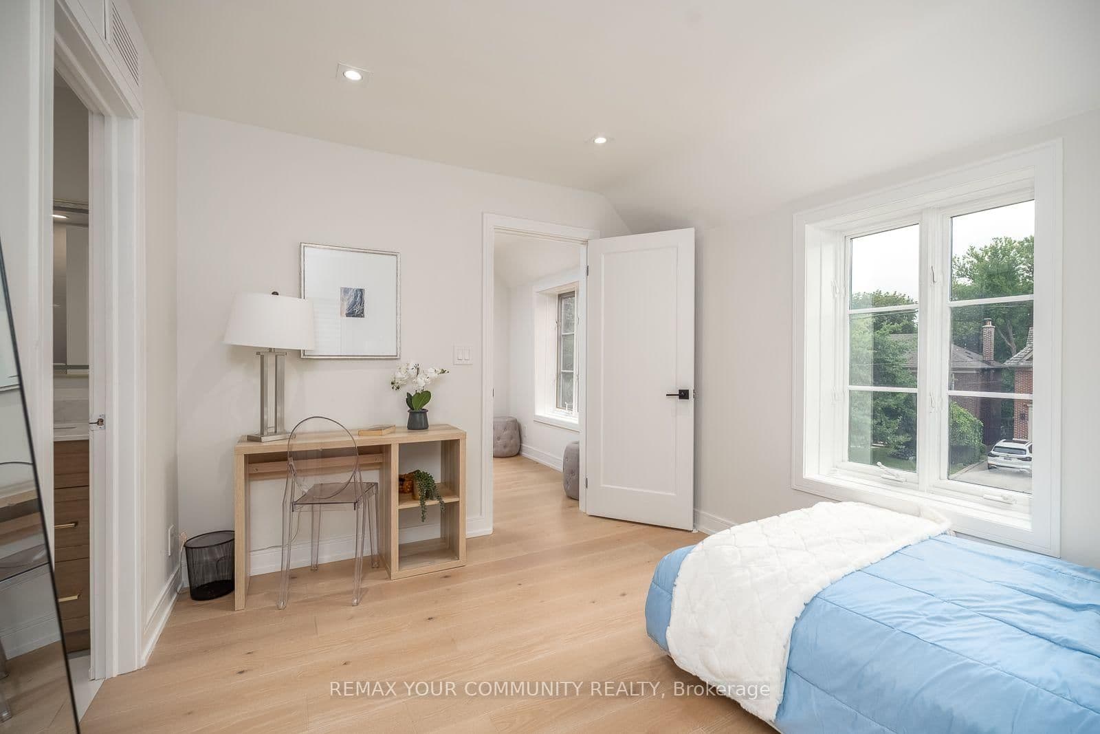 354 Bessborough Drive thumbnail 37
