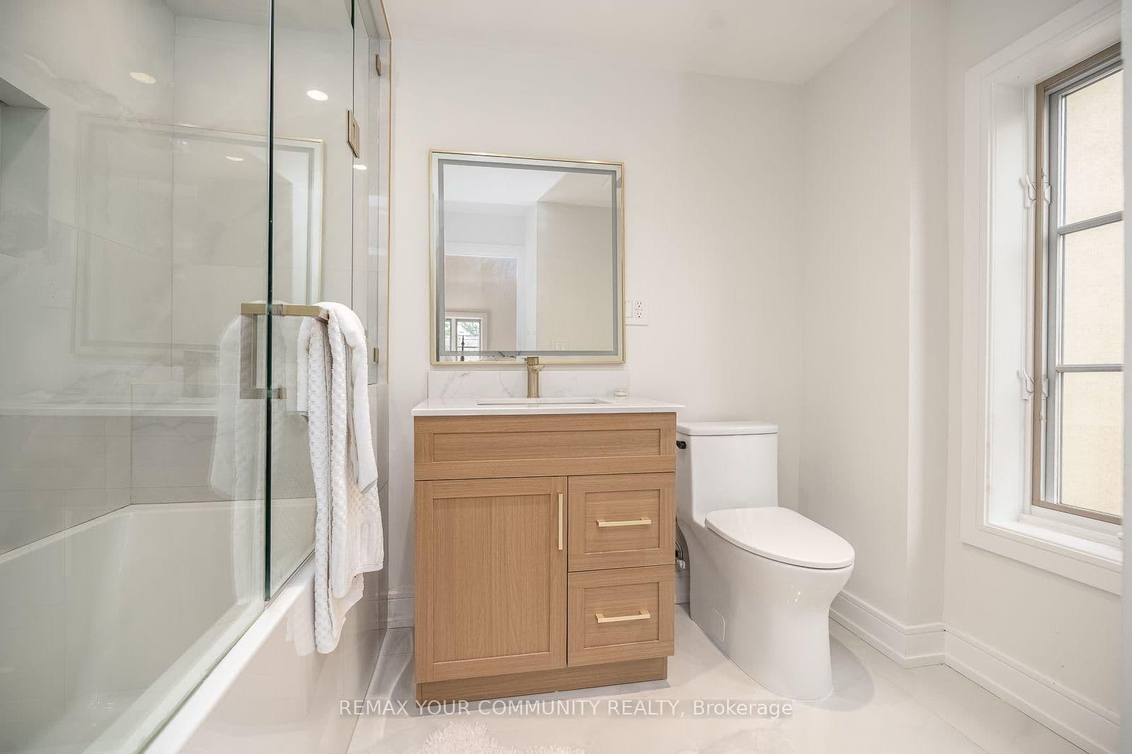 354 Bessborough Drive thumbnail 39