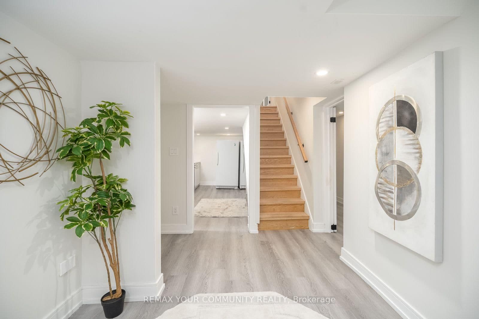 354 Bessborough Drive thumbnail 42