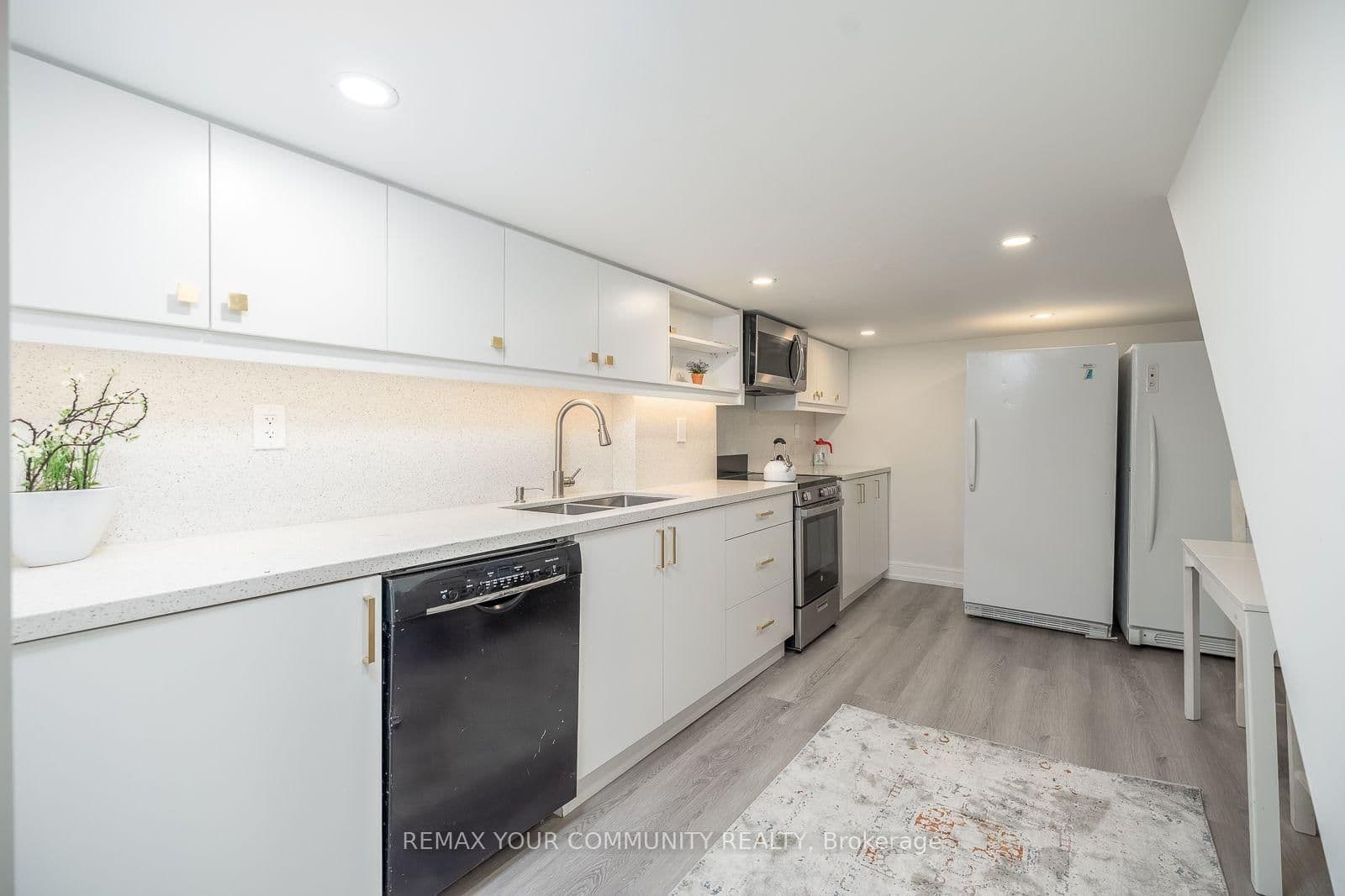 354 Bessborough Drive thumbnail 43