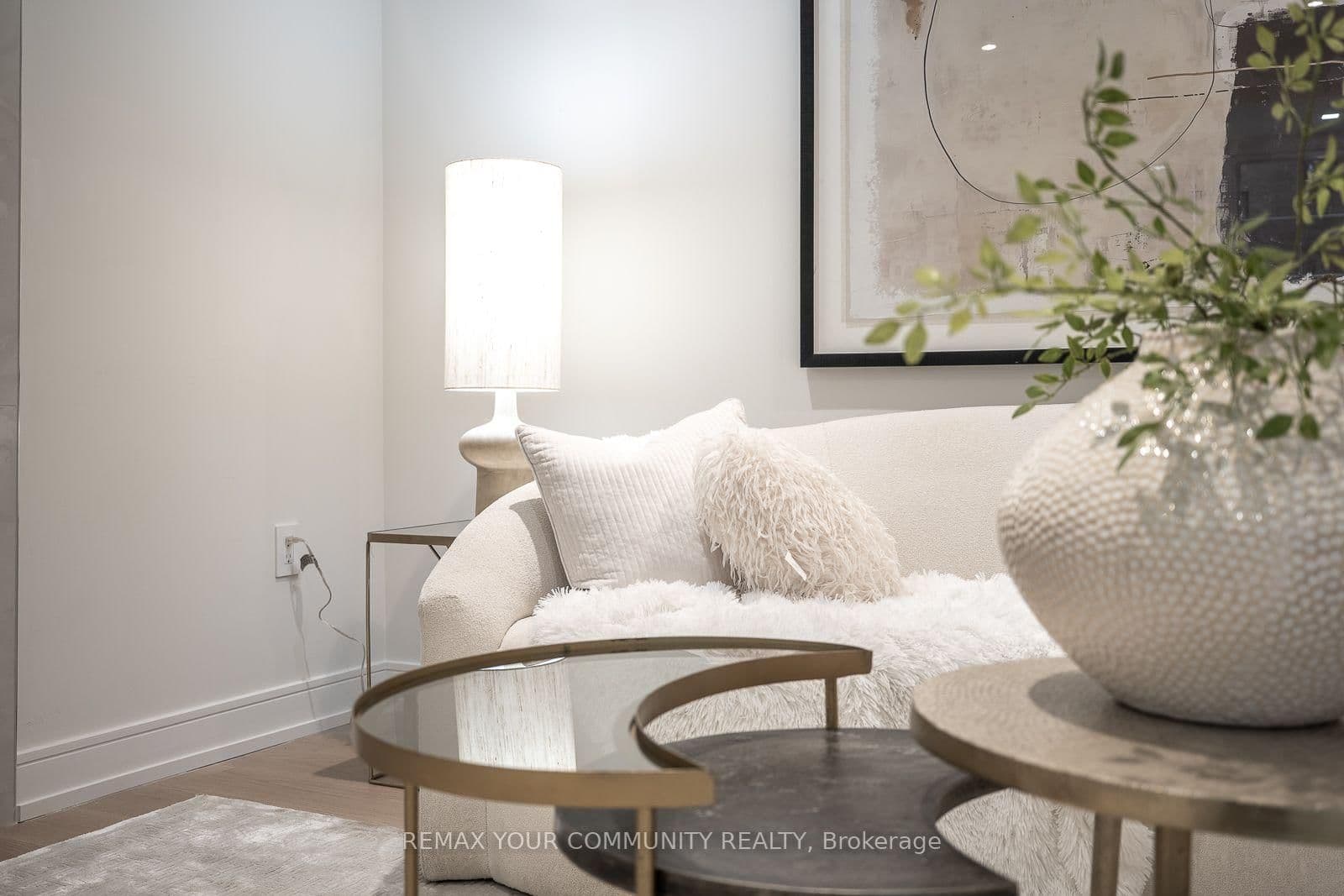 354 Bessborough Drive thumbnail 7