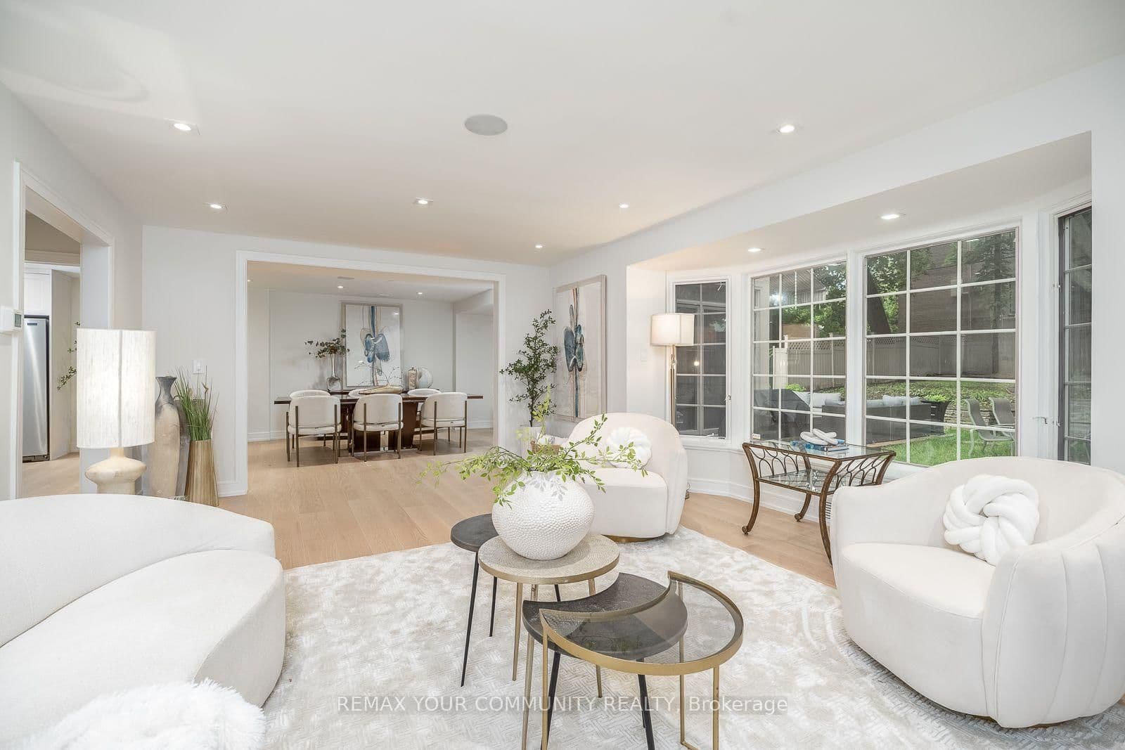 354 Bessborough Drive thumbnail 9