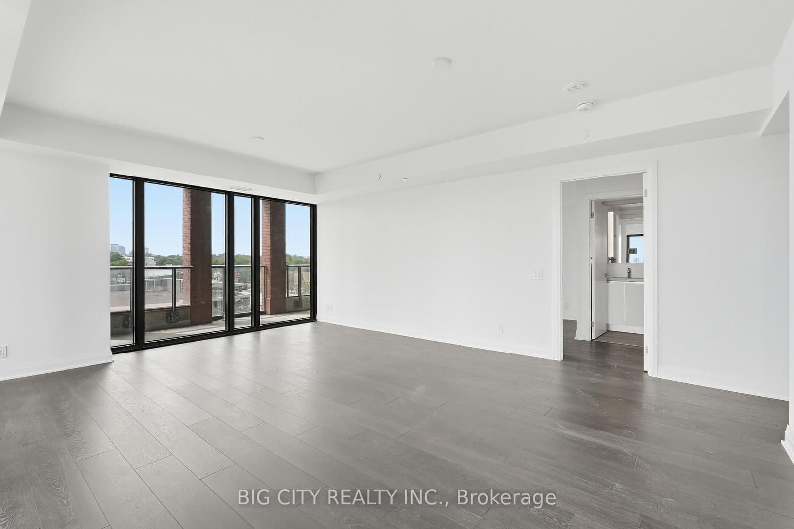 25 Frederick Todd Way, Unit 602 thumbnail 4