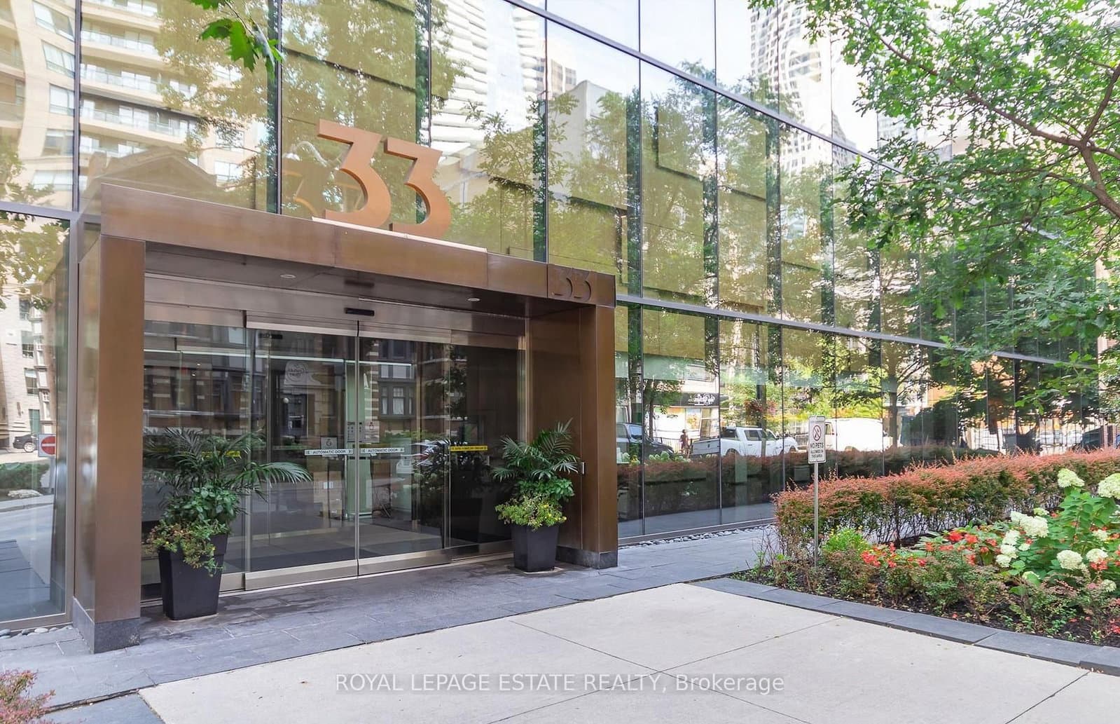 33 Charles Street E, Unit 910 - Image 1
