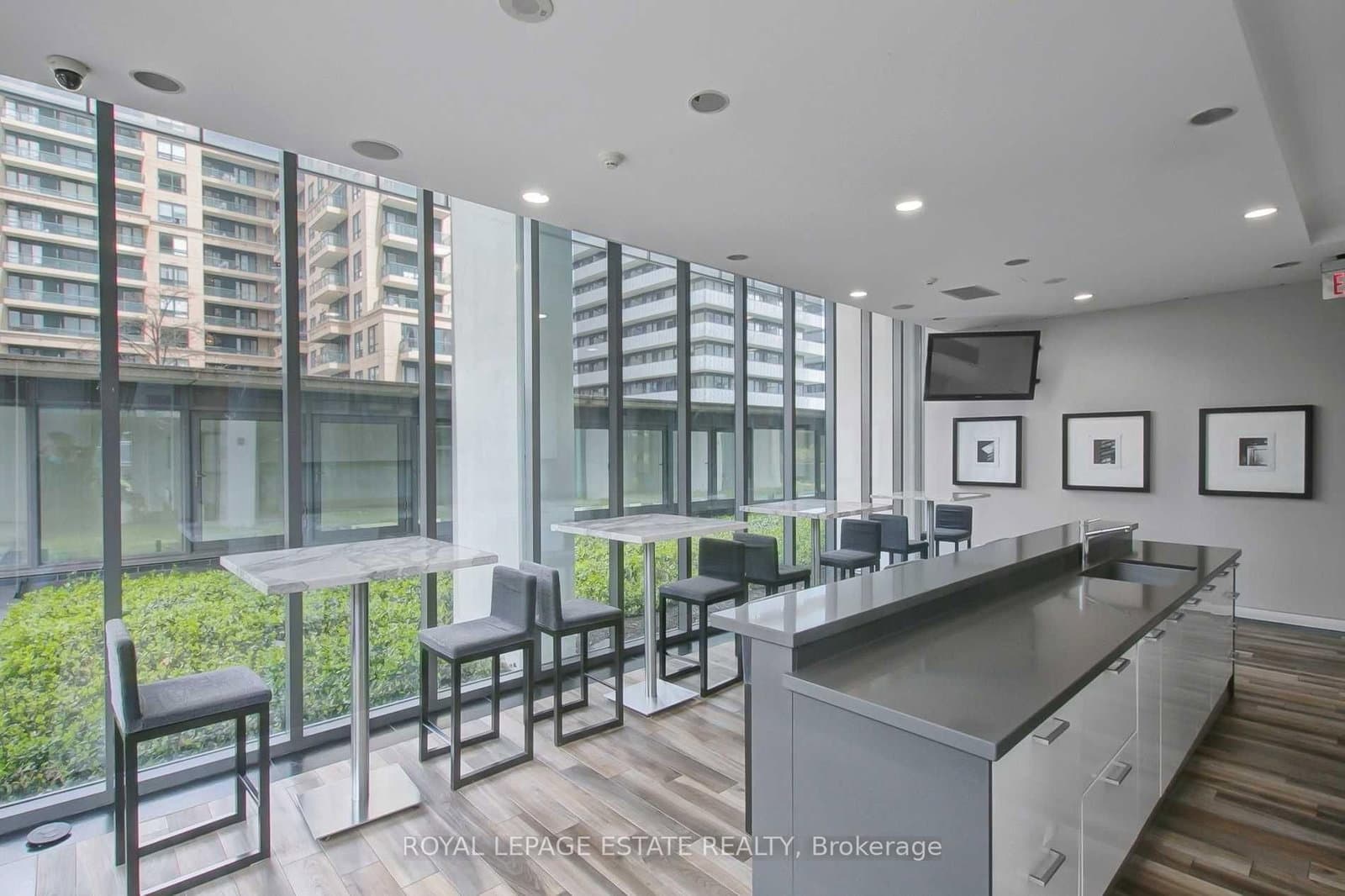 33 Charles Street E, Unit 910 thumbnail 12