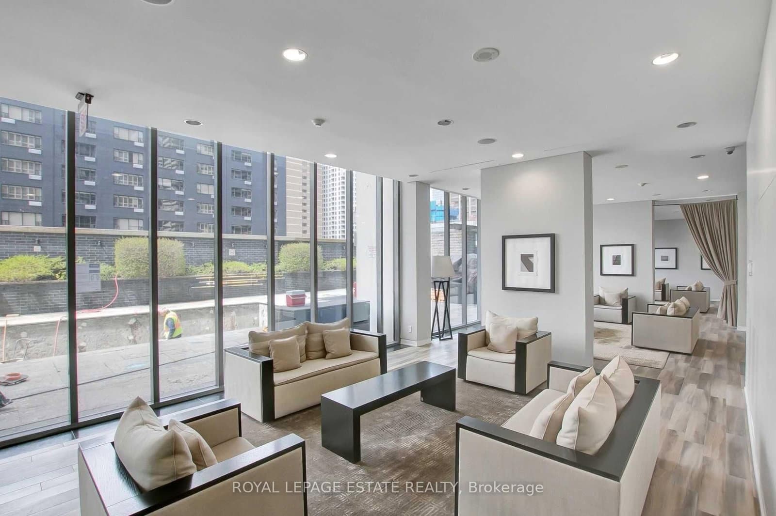33 Charles Street E, Unit 910 thumbnail 13