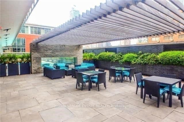 33 Charles Street E, Unit 910 thumbnail 14