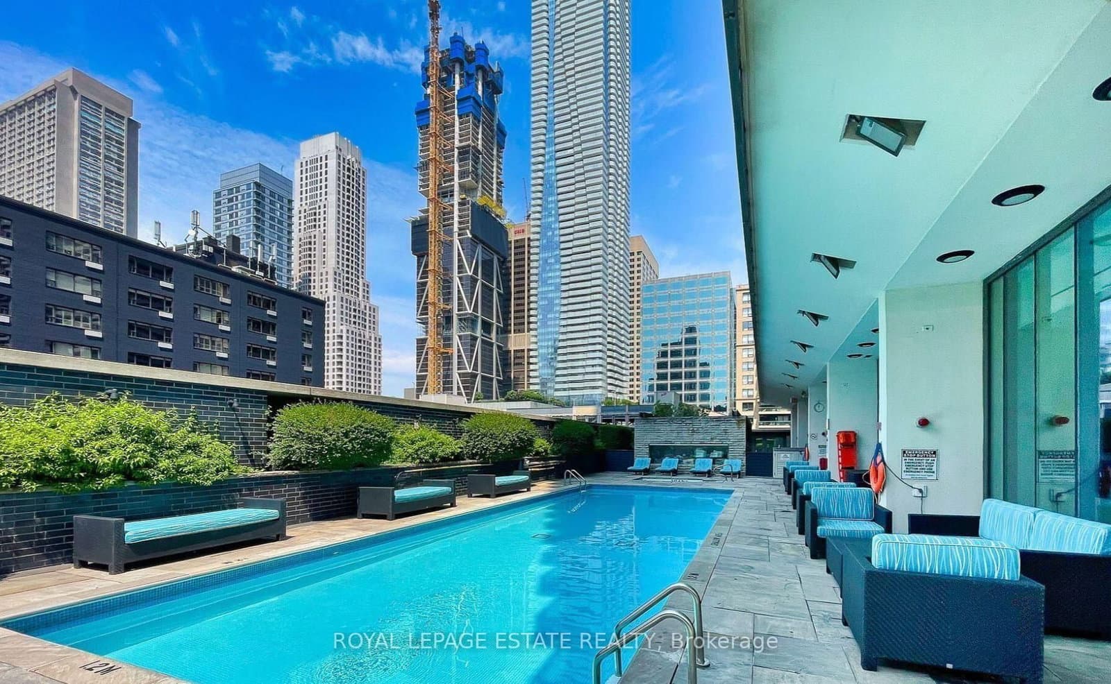 33 Charles Street E, Unit 910 thumbnail 15