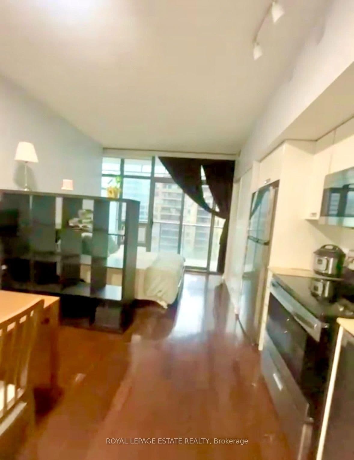 33 Charles Street E, Unit 910 thumbnail 4