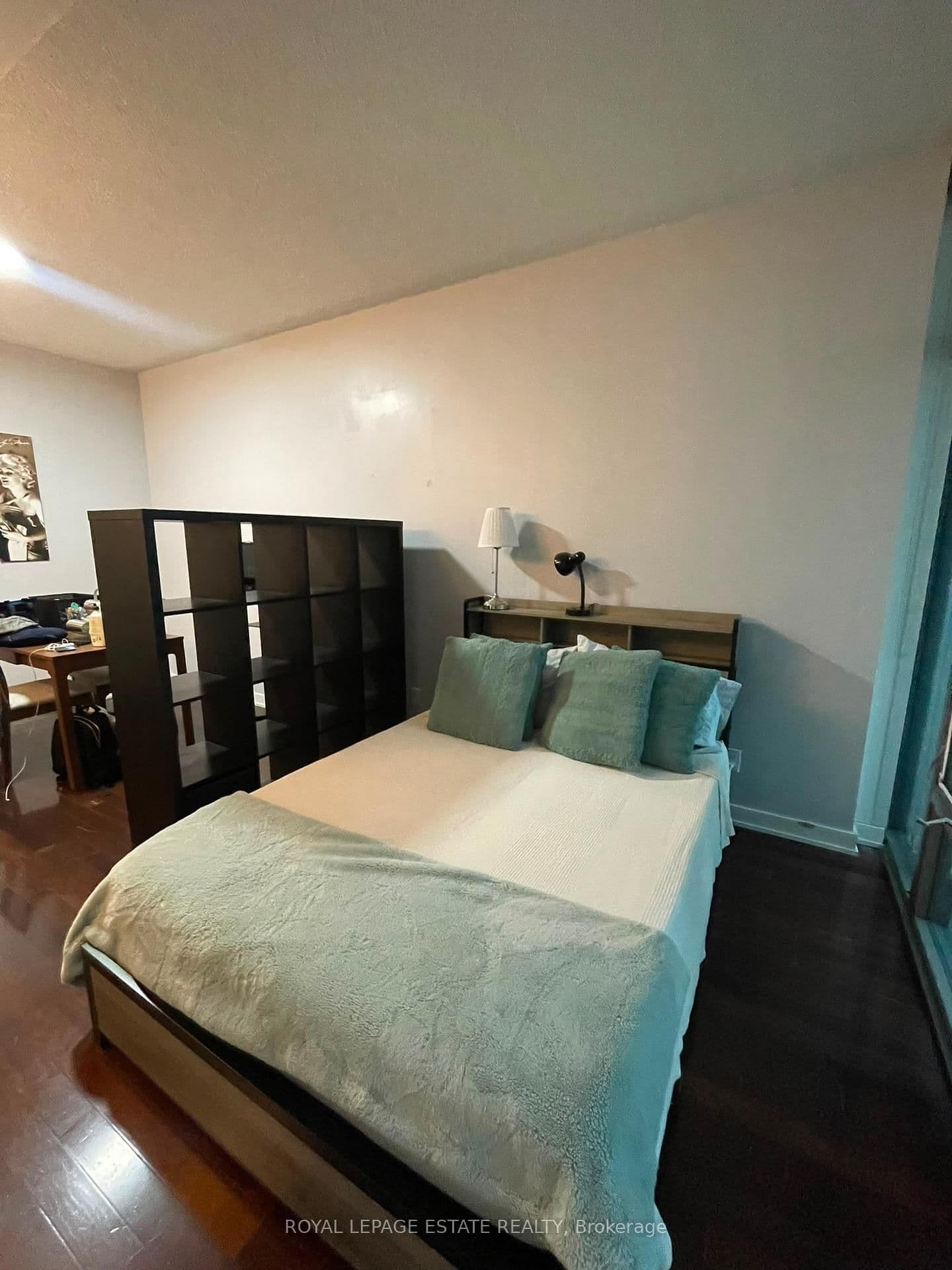 33 Charles Street E, Unit 910 thumbnail 5