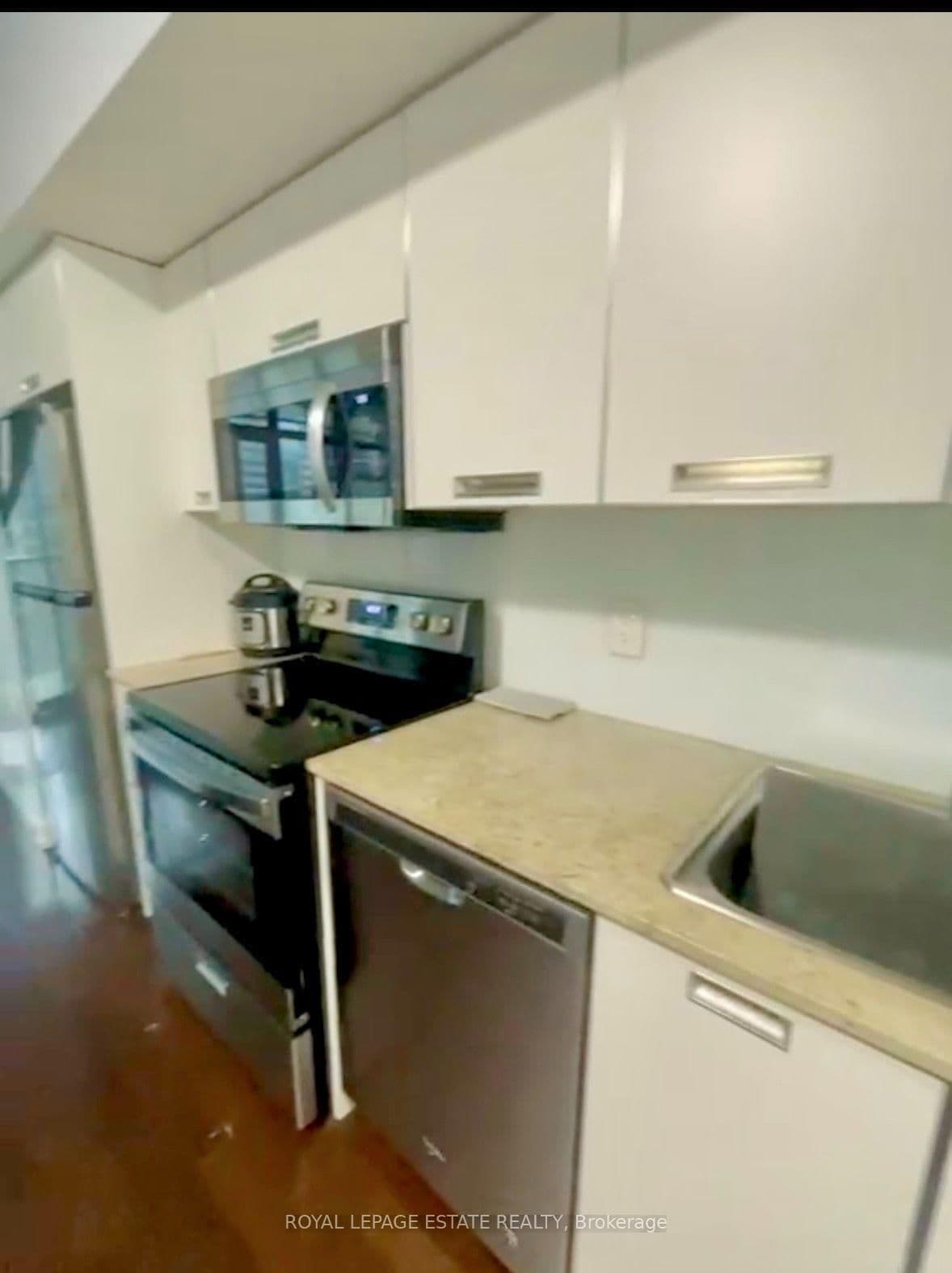 33 Charles Street E, Unit 910 thumbnail 6