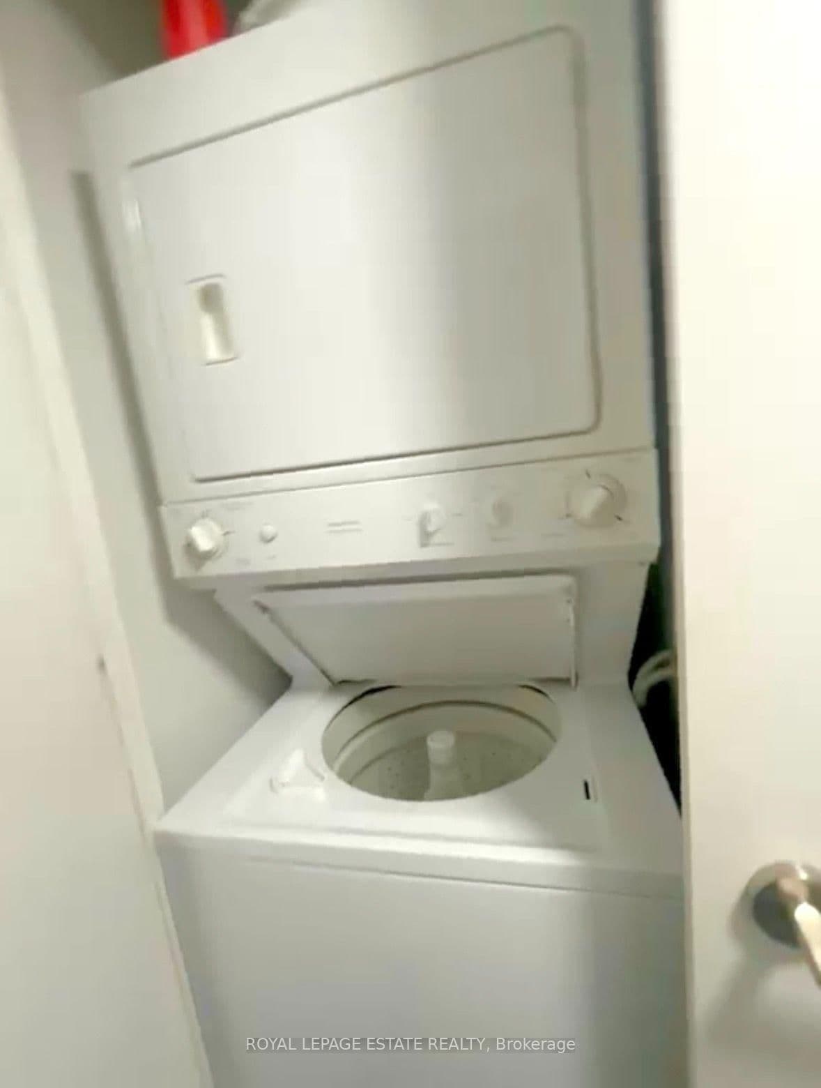 33 Charles Street E, Unit 910 thumbnail 9