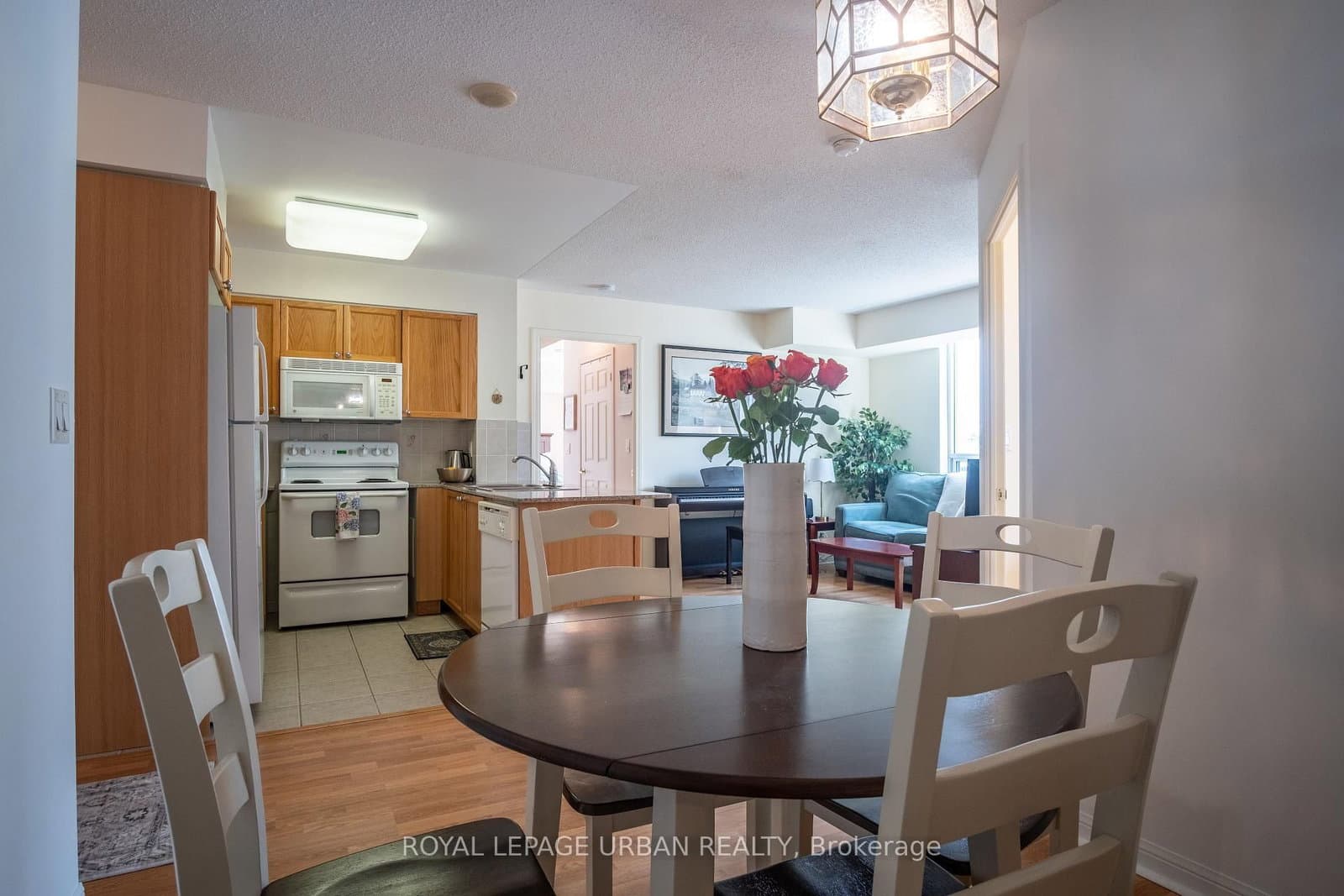 5940 Yonge Street, Unit 201 thumbnail 2