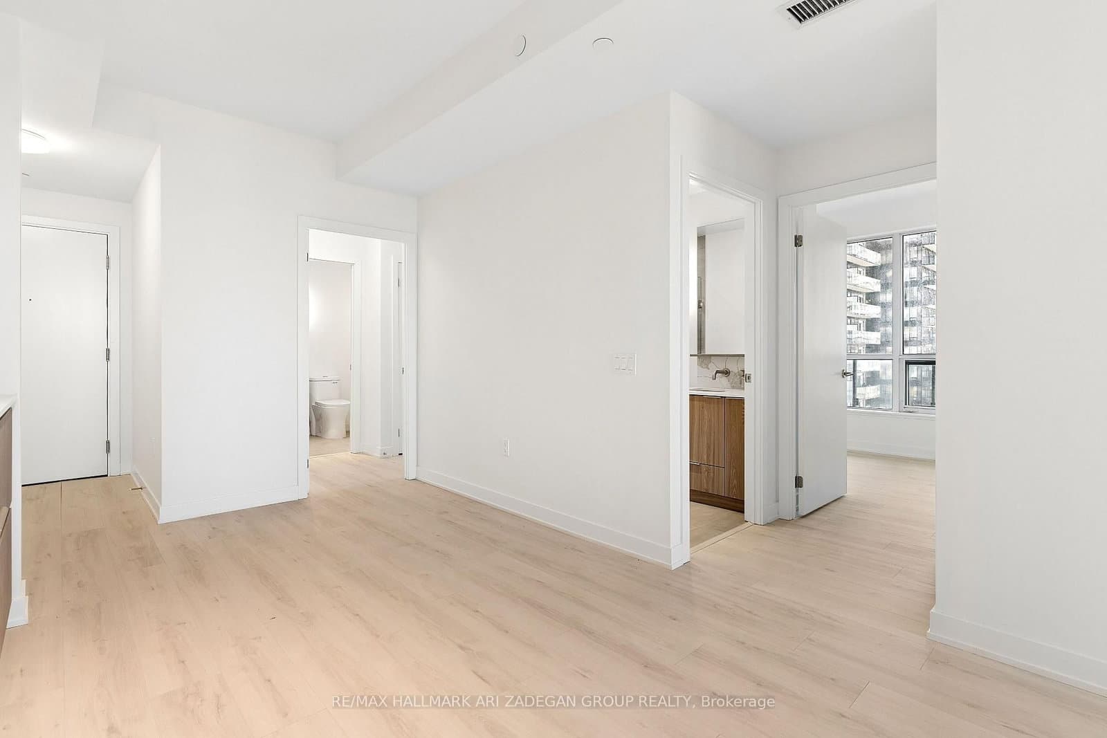 110 Broadway Avenue, Unit 2102 thumbnail 11