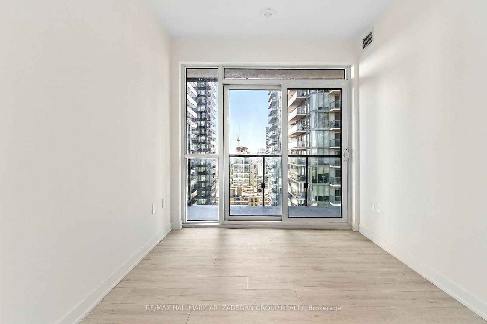 110 Broadway Avenue, Unit 2102 thumbnail 15