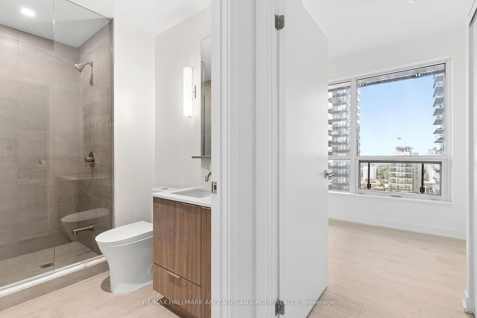 110 Broadway Avenue, Unit 2102 thumbnail 17