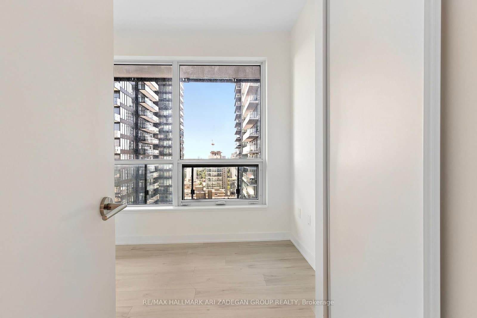 110 Broadway Avenue, Unit 2102 thumbnail 21