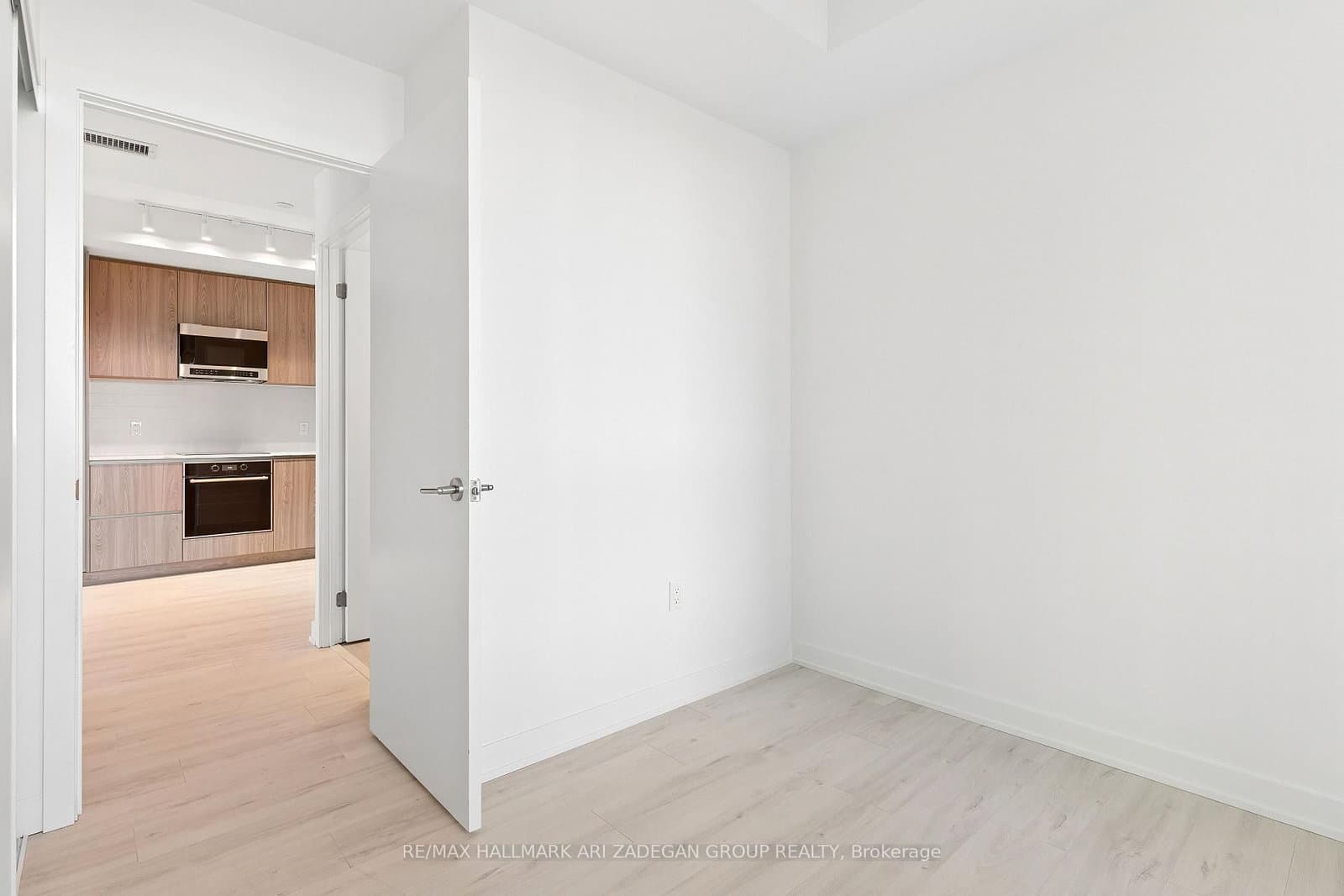 110 Broadway Avenue, Unit 2102 thumbnail 23